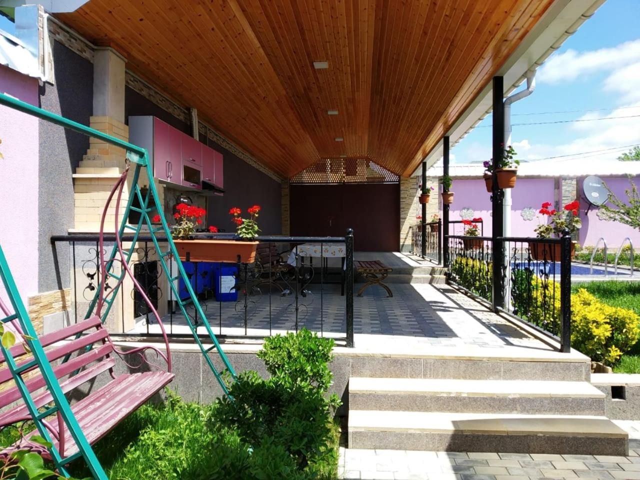 Elnur small villa