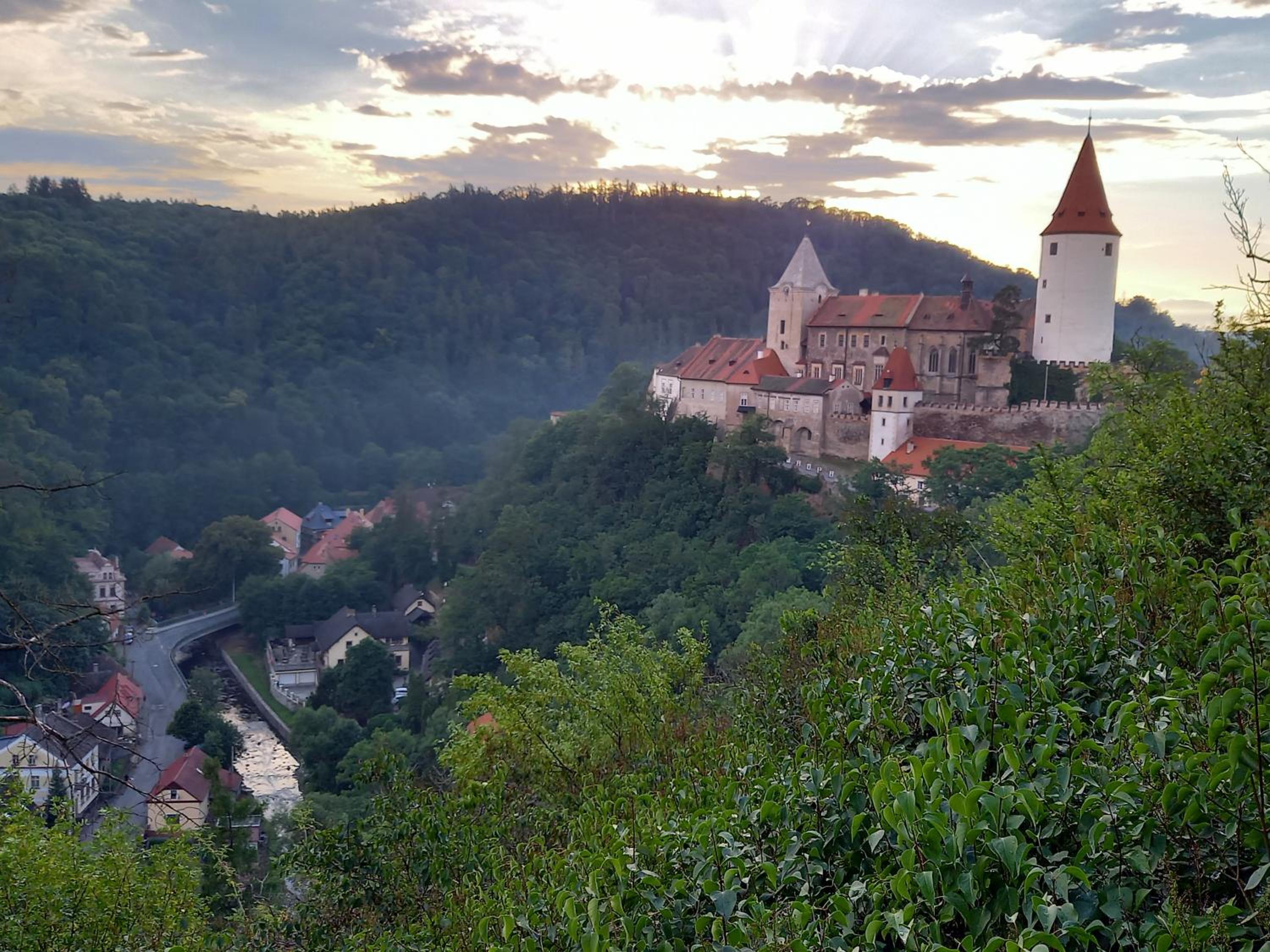 Pod hradbami Křivoklát