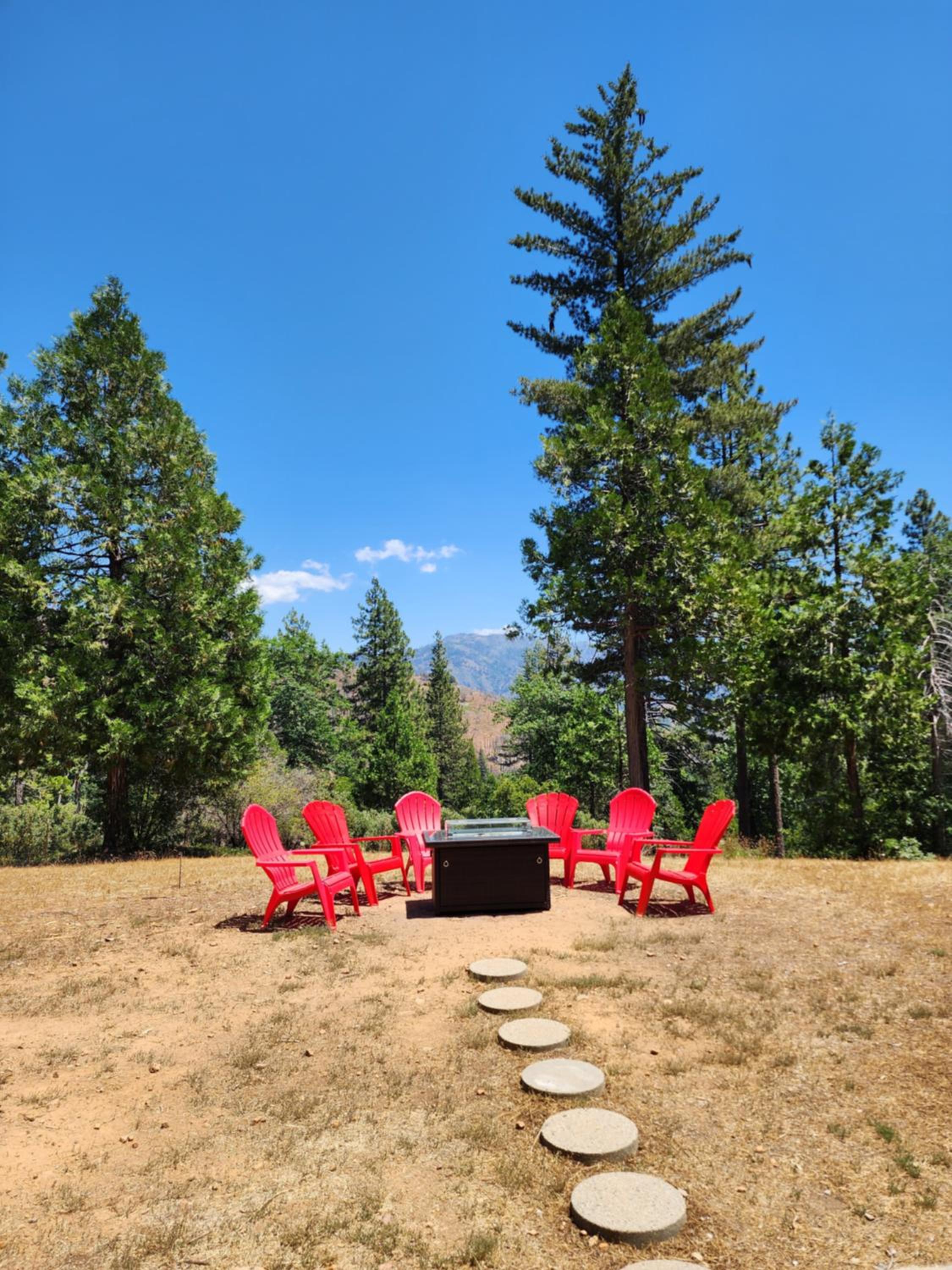 Moonrise Lodge - A Large Vacation Home in Mariposa view 2