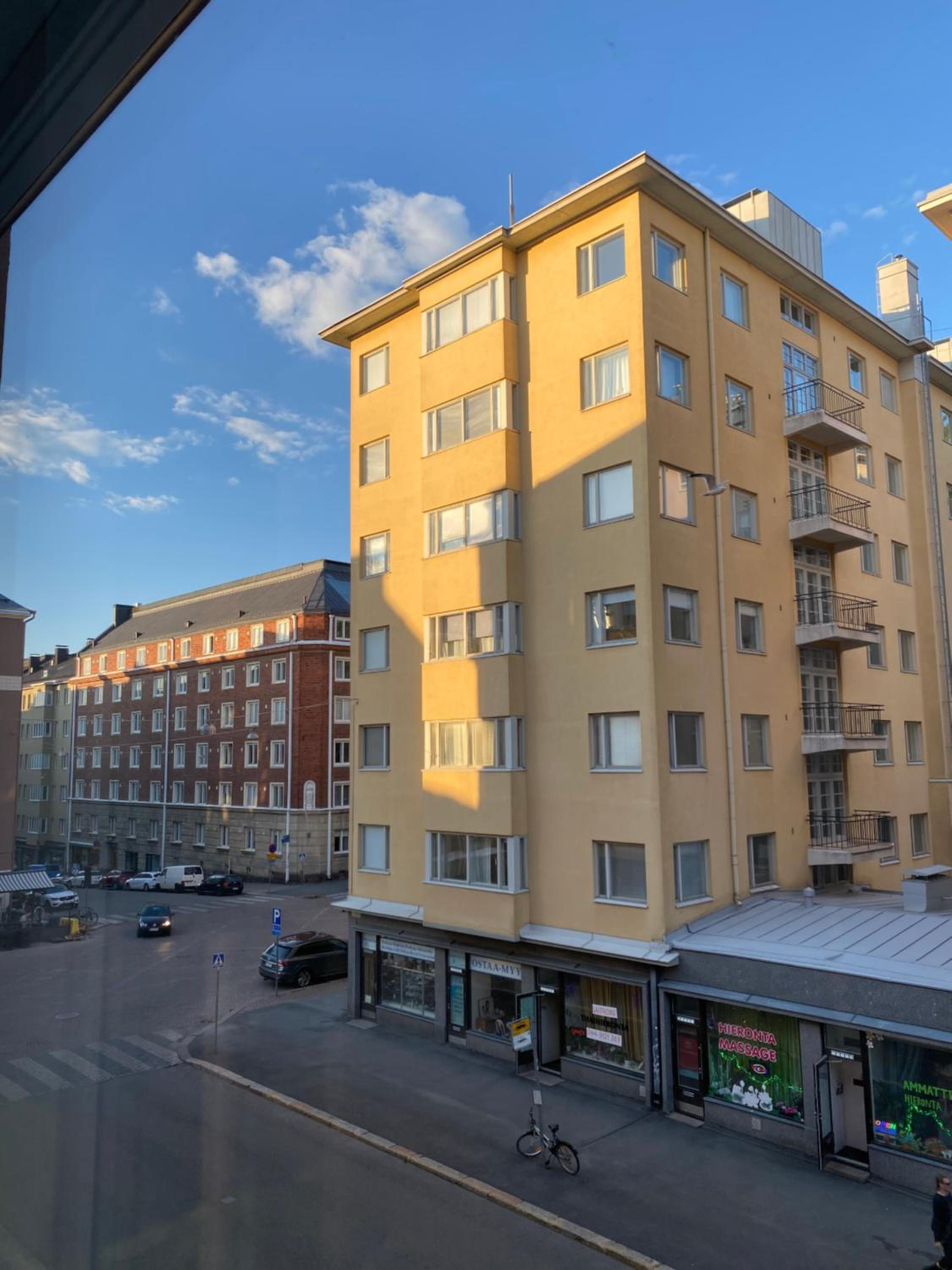 Cozy Kallio Studio, Eat, Explore, Commute Easy