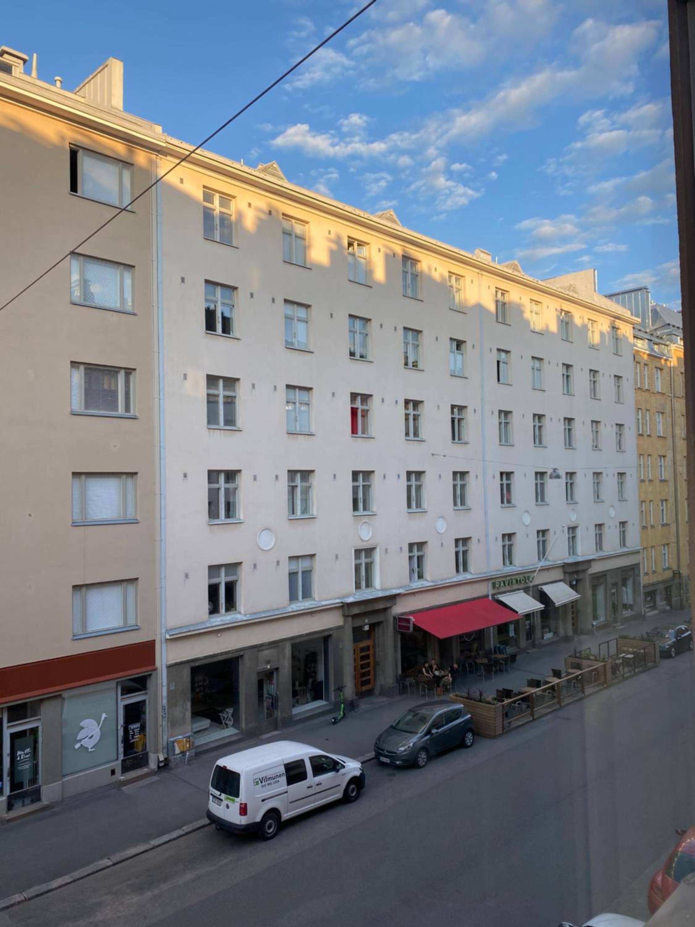 Cozy Kallio Studio, Eat, Explore, Commute Easy