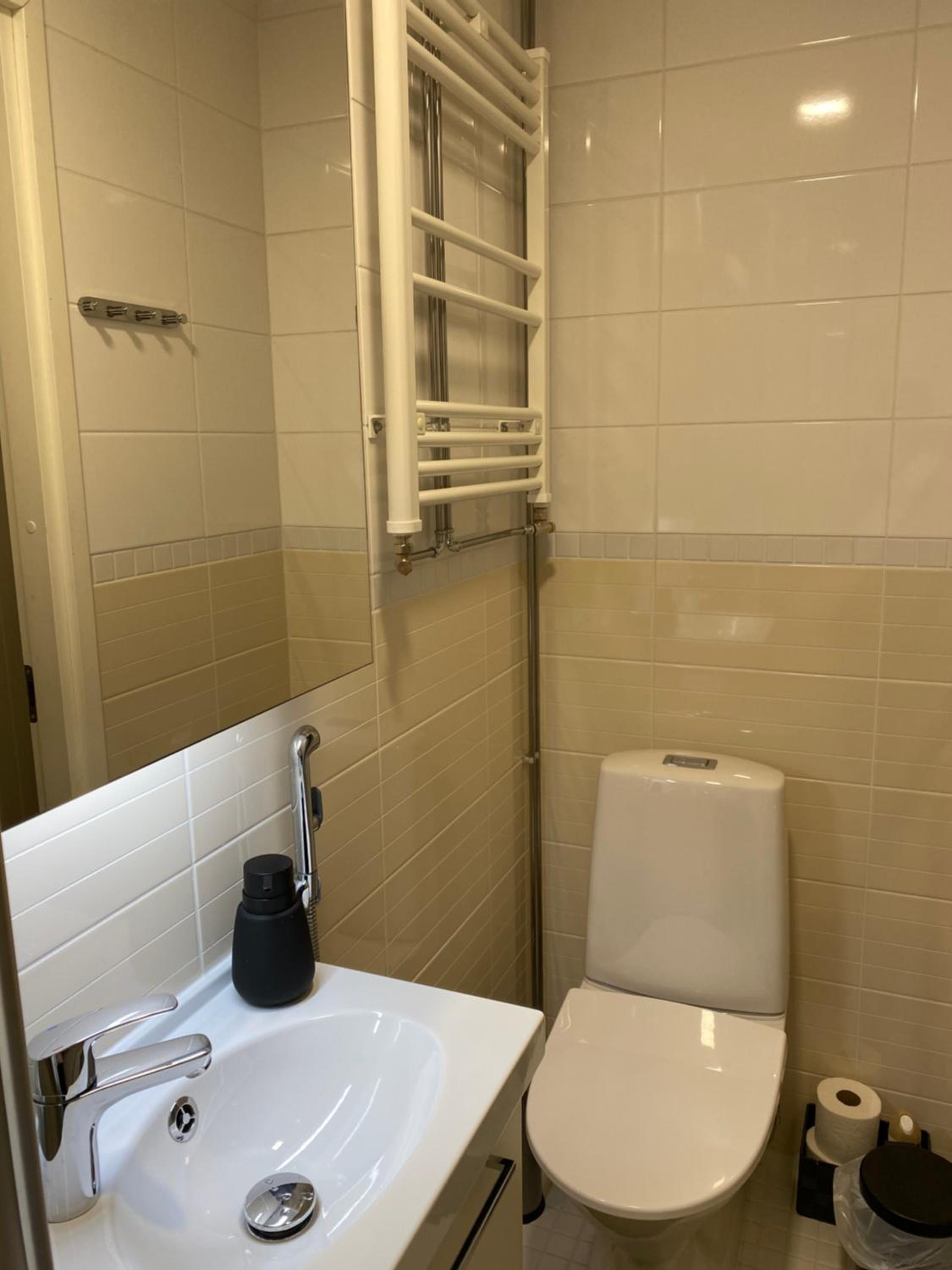 Cozy Kallio Studio, Eat, Explore, Commute Easy