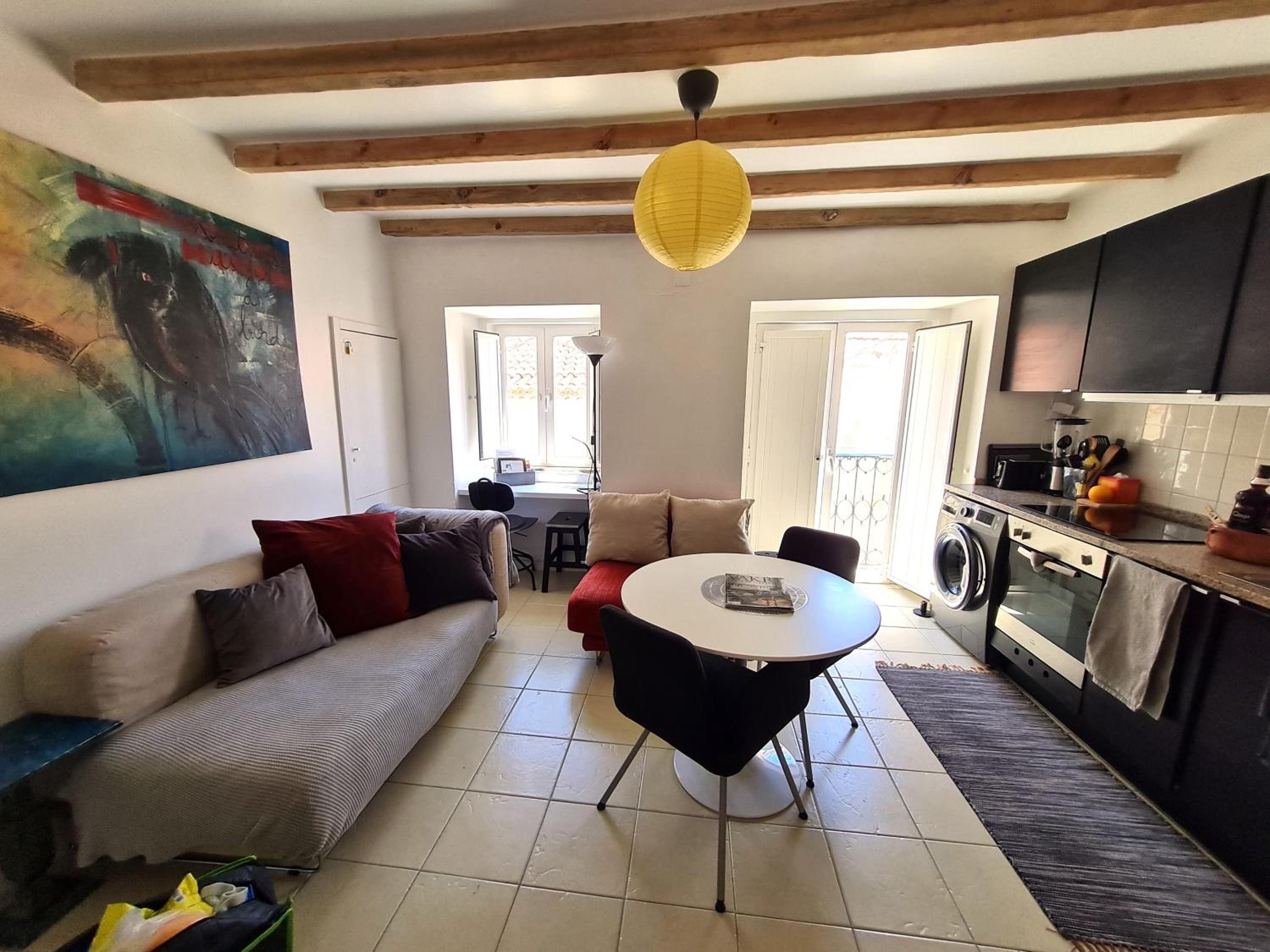 Central Lisbon Balcony Apartment view 4