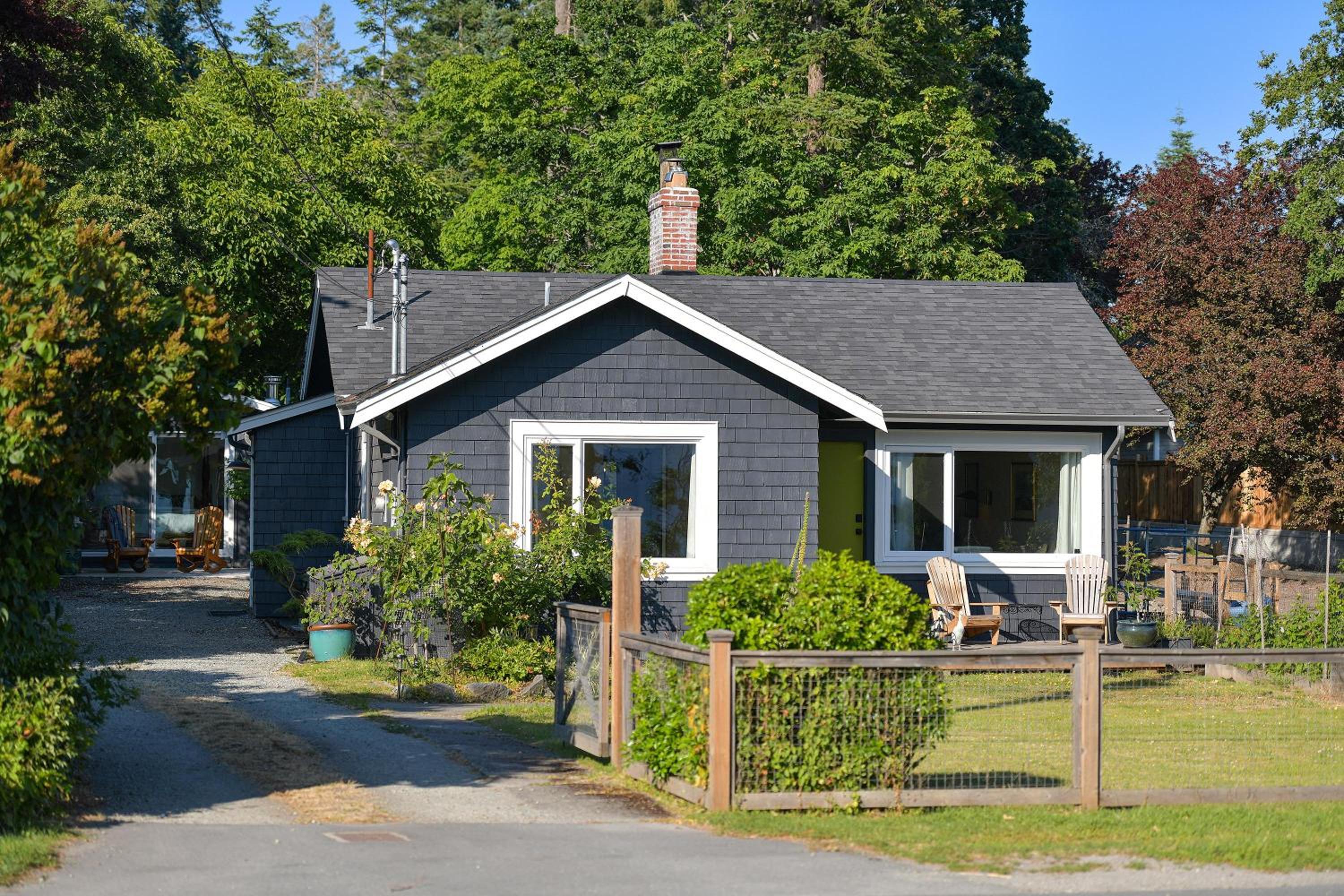 The Bayside Cottage by EMR Vacation Rentals