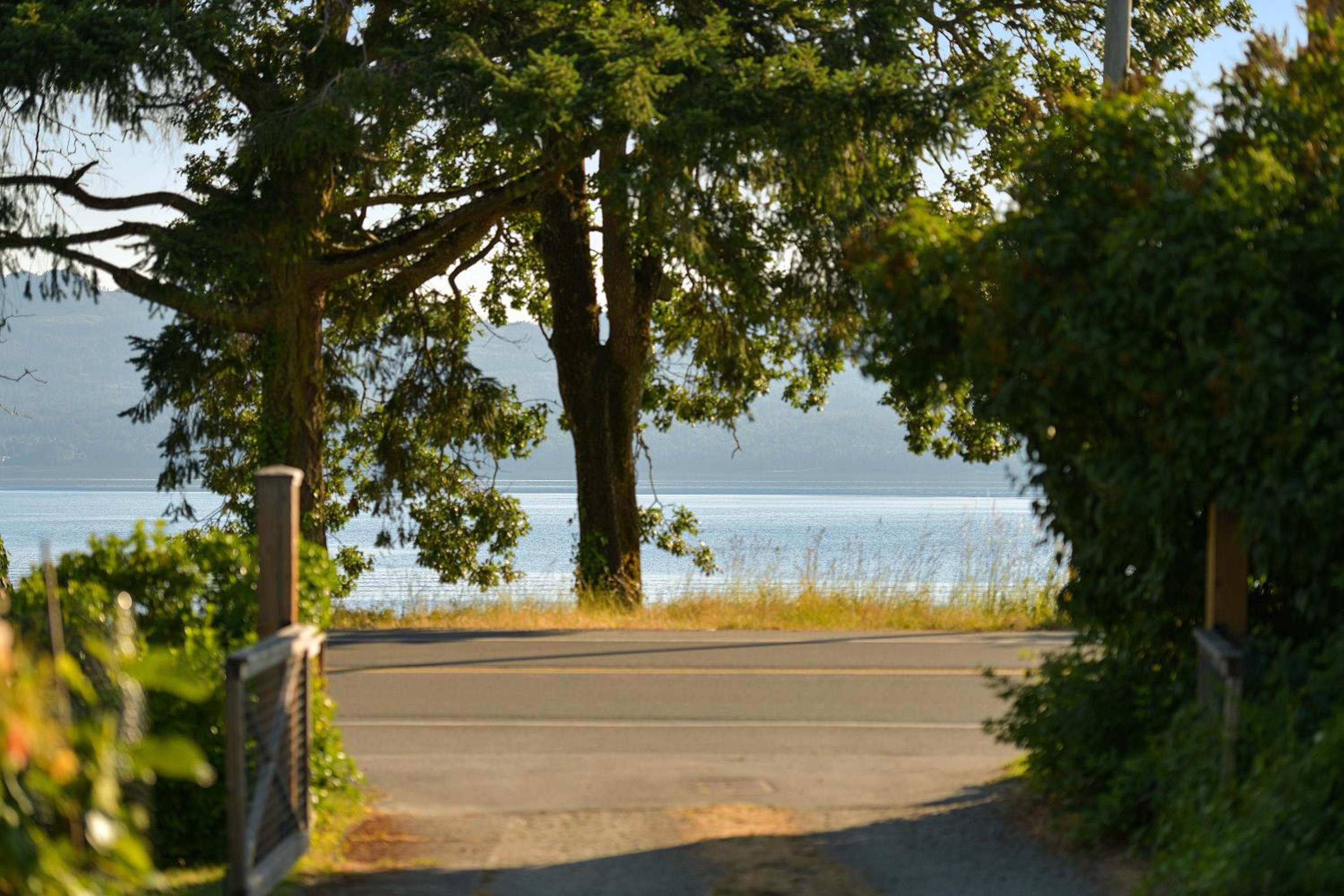 The Bayside Cottage by EMR Vacation Rentals