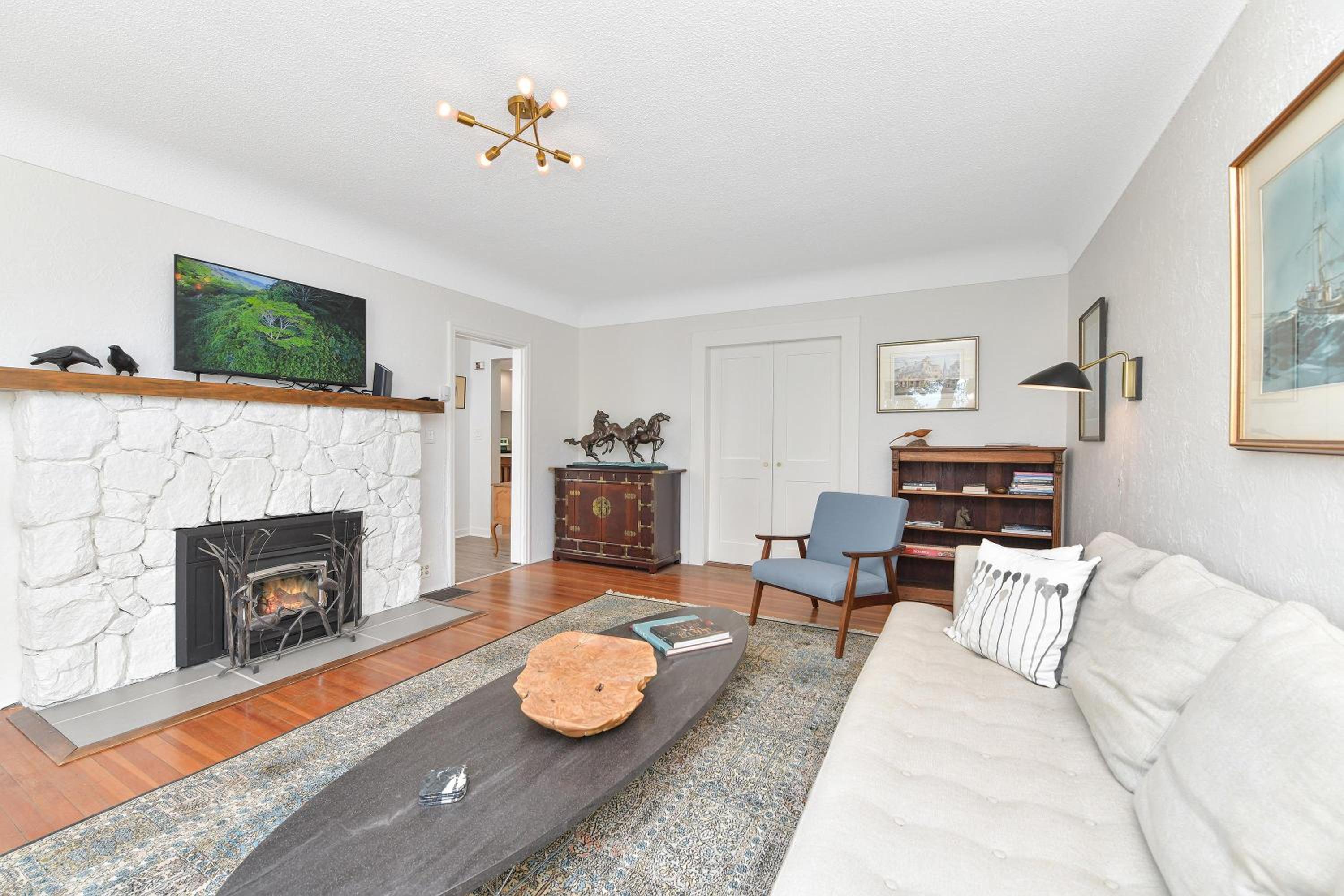 The Bayside Cottage by EMR Vacation Rentals