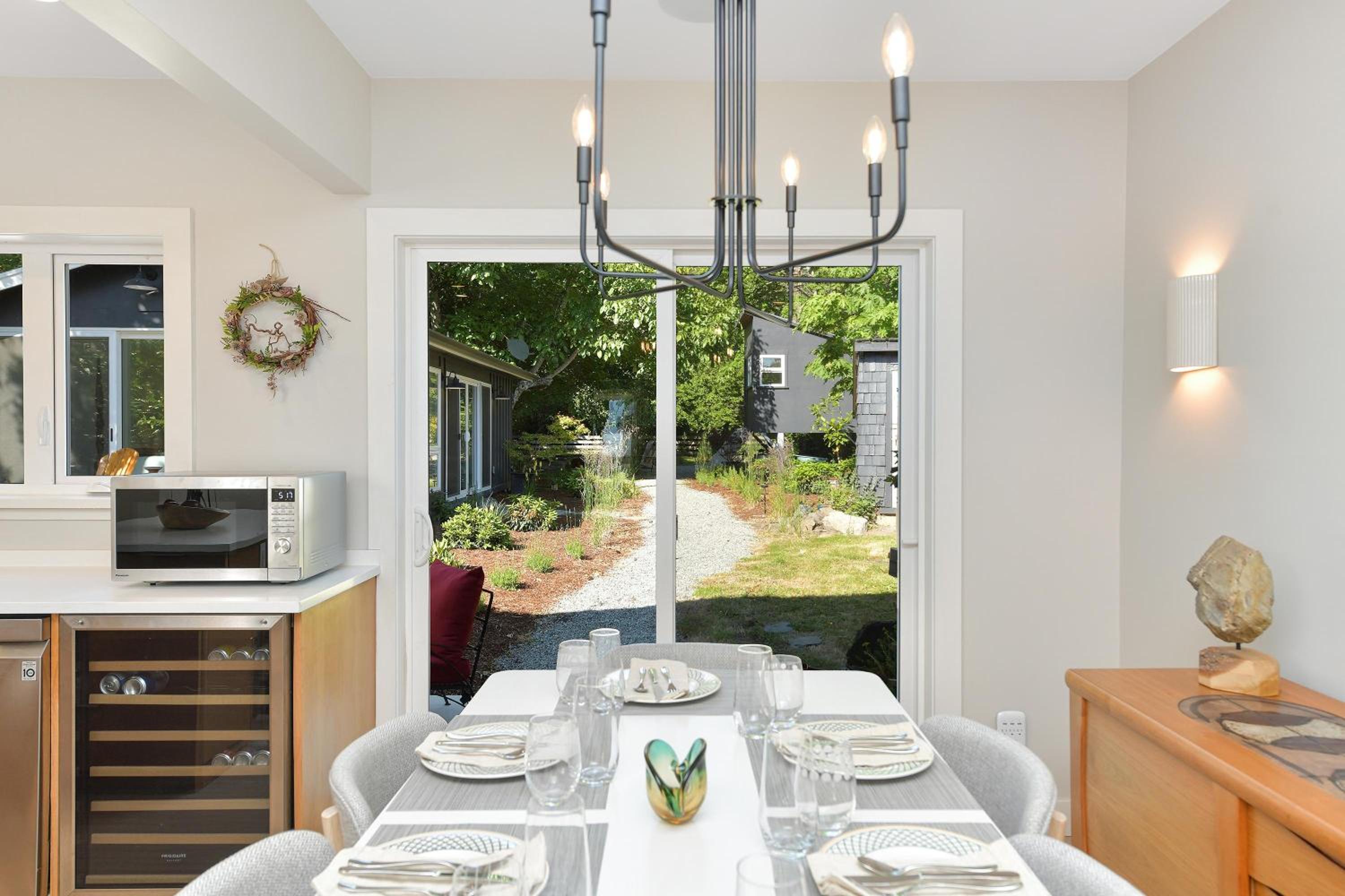 The Bayside Cottage by EMR Vacation Rentals