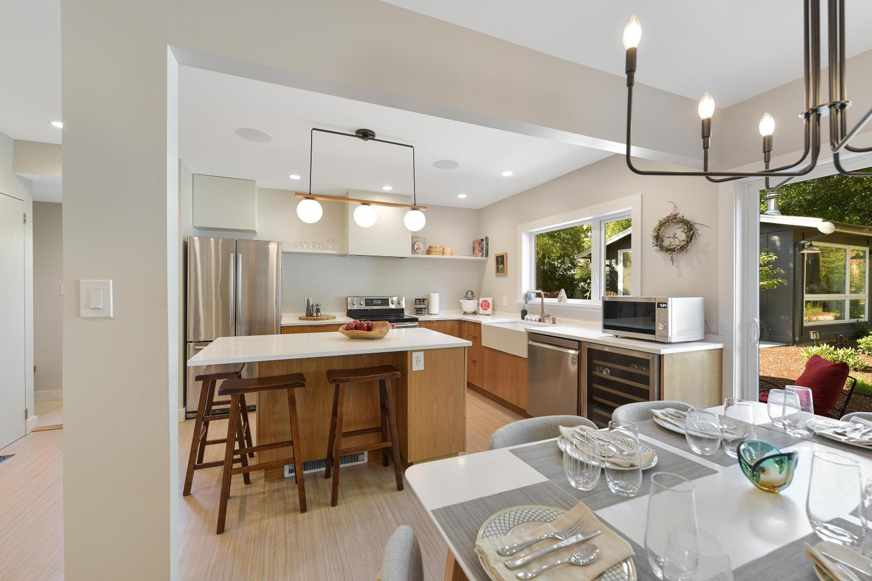 The Bayside Cottage by EMR Vacation Rentals