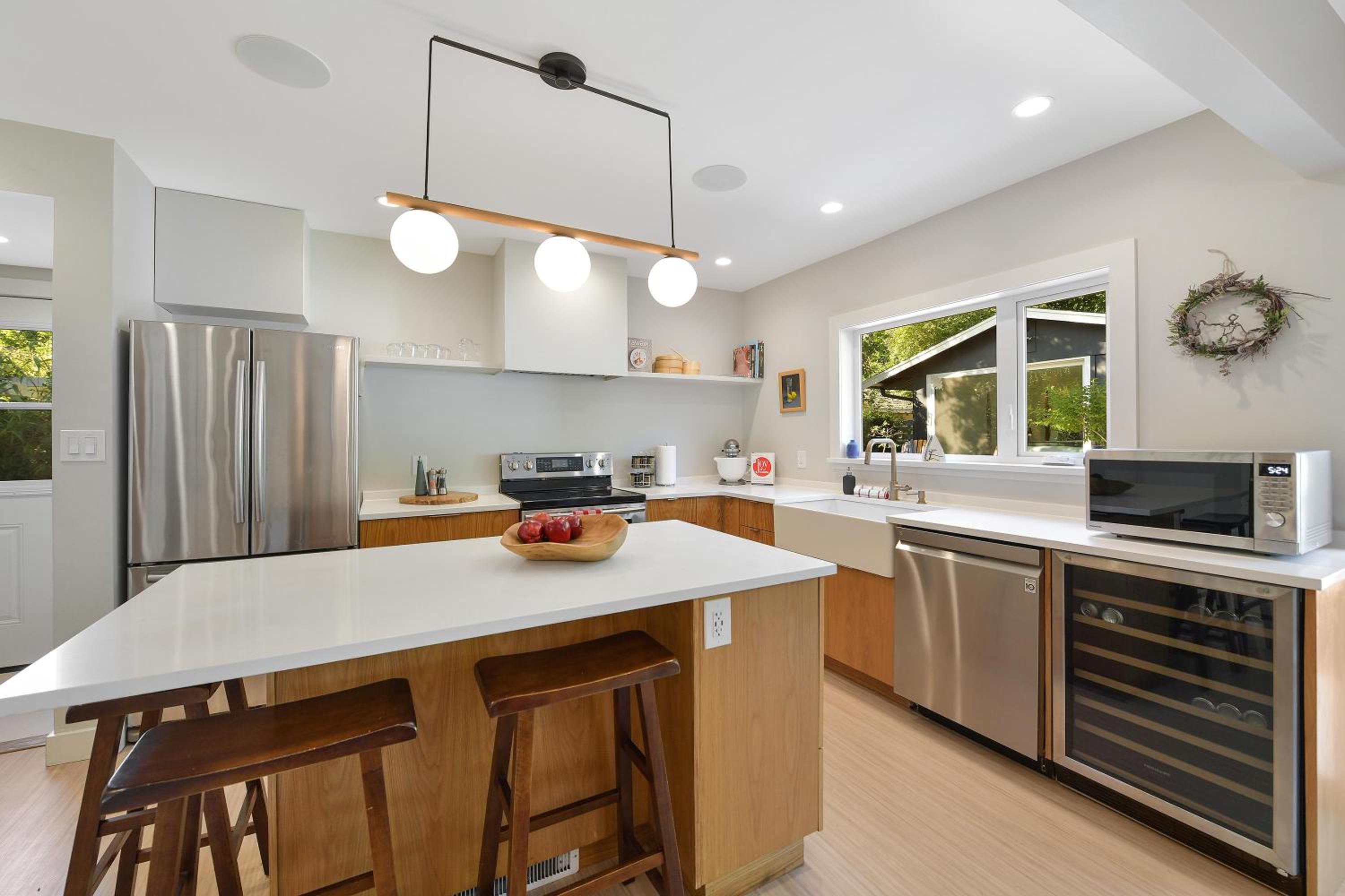 The Bayside Cottage by EMR Vacation Rentals