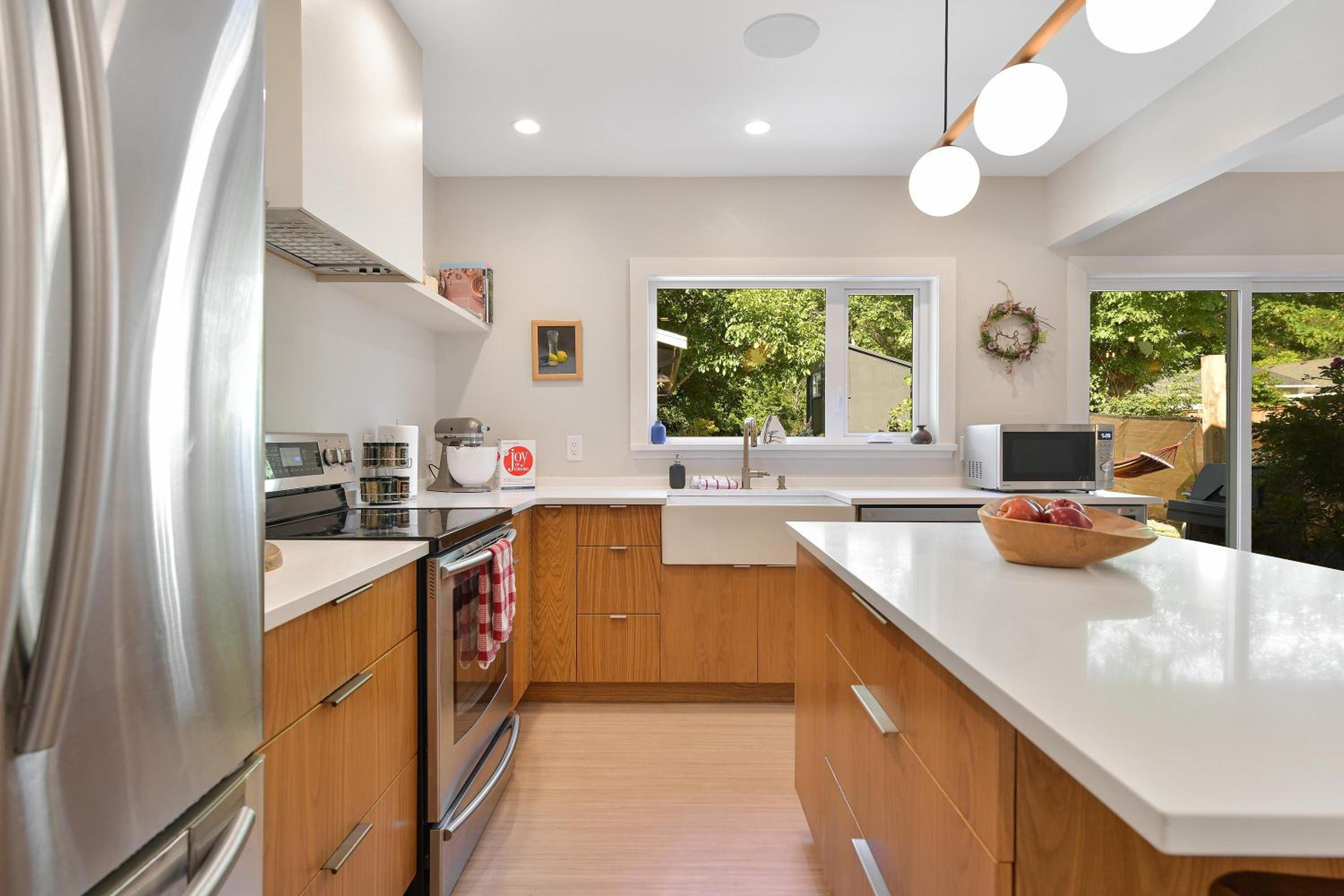 The Bayside Cottage by EMR Vacation Rentals