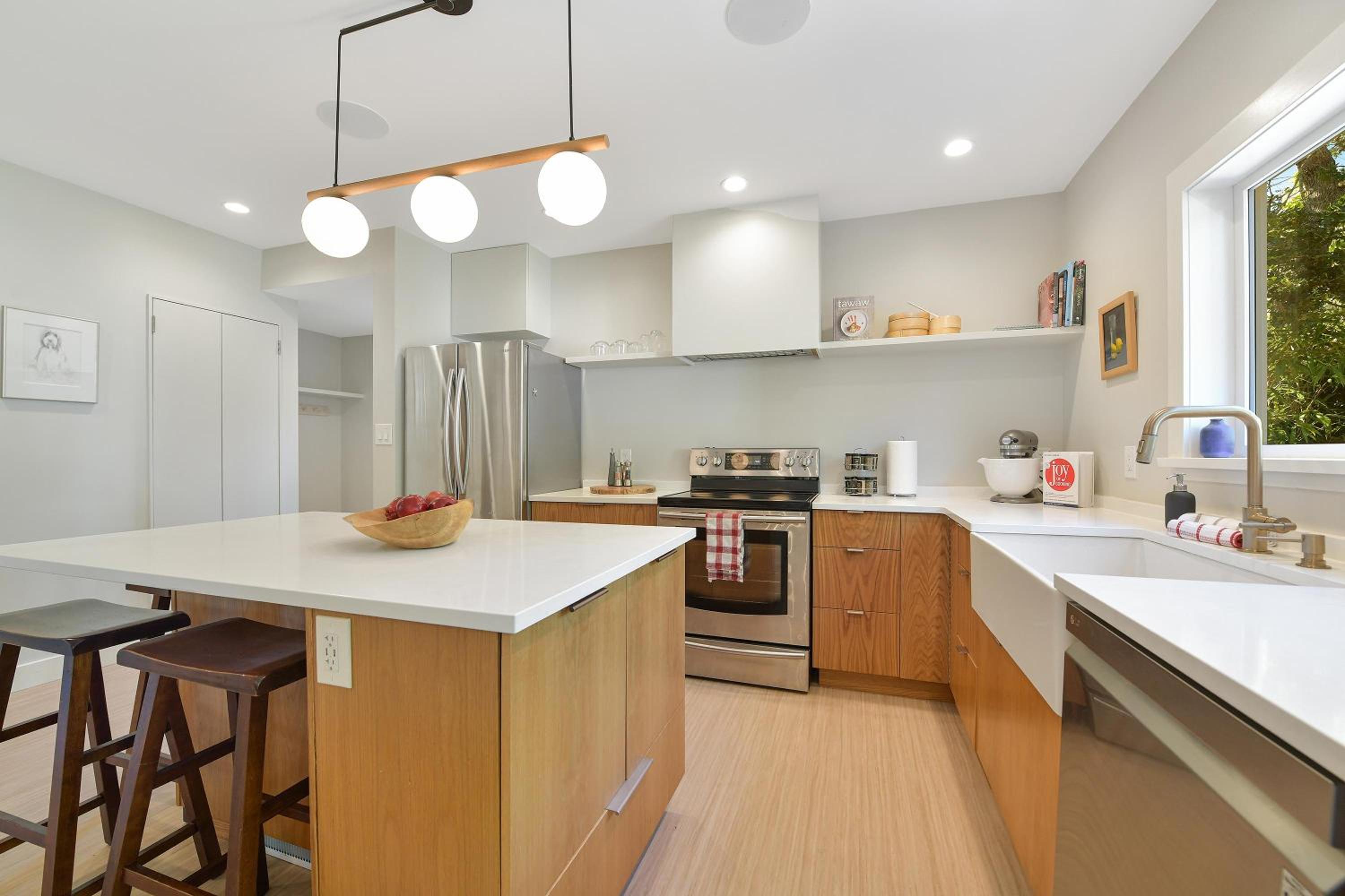 The Bayside Cottage by EMR Vacation Rentals