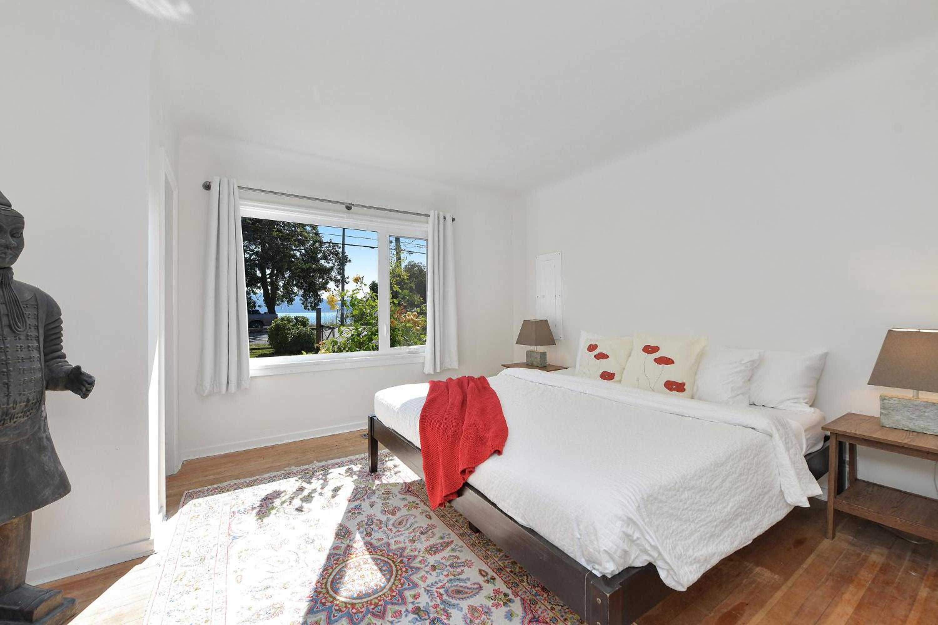 The Bayside Cottage by EMR Vacation Rentals
