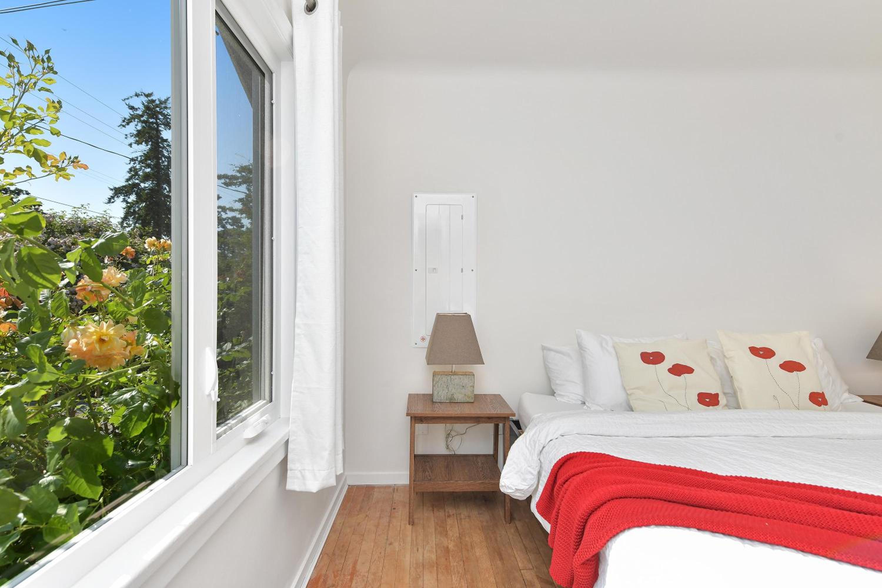 The Bayside Cottage by EMR Vacation Rentals