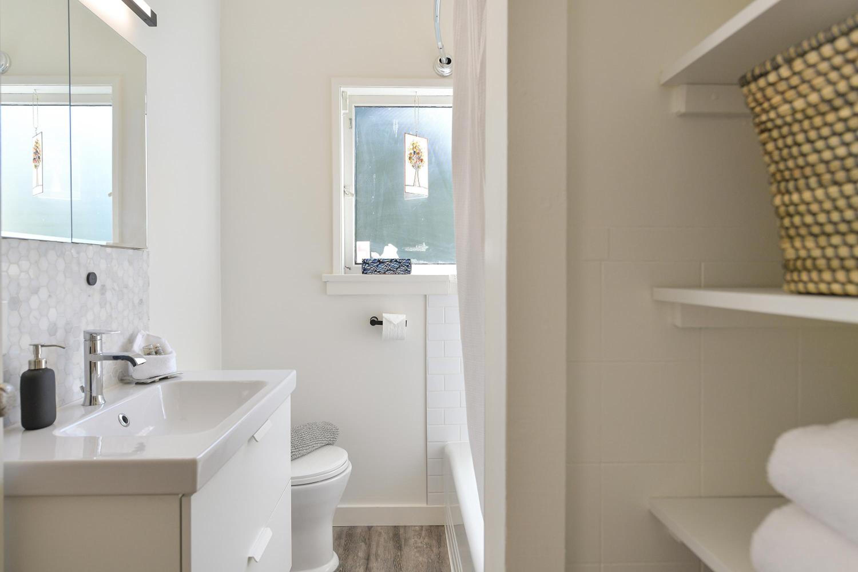 The Bayside Cottage by EMR Vacation Rentals
