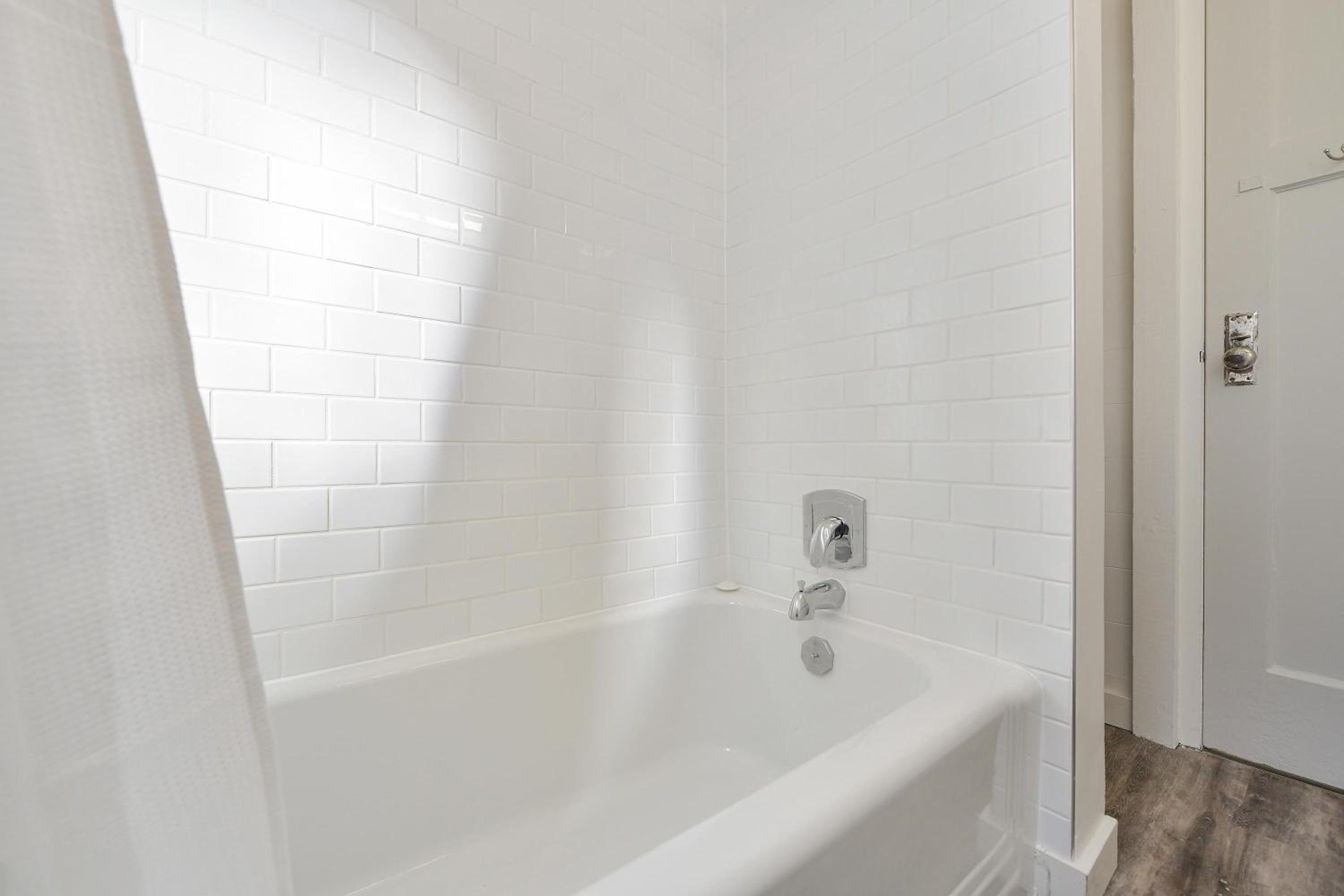 The Bayside Cottage by EMR Vacation Rentals