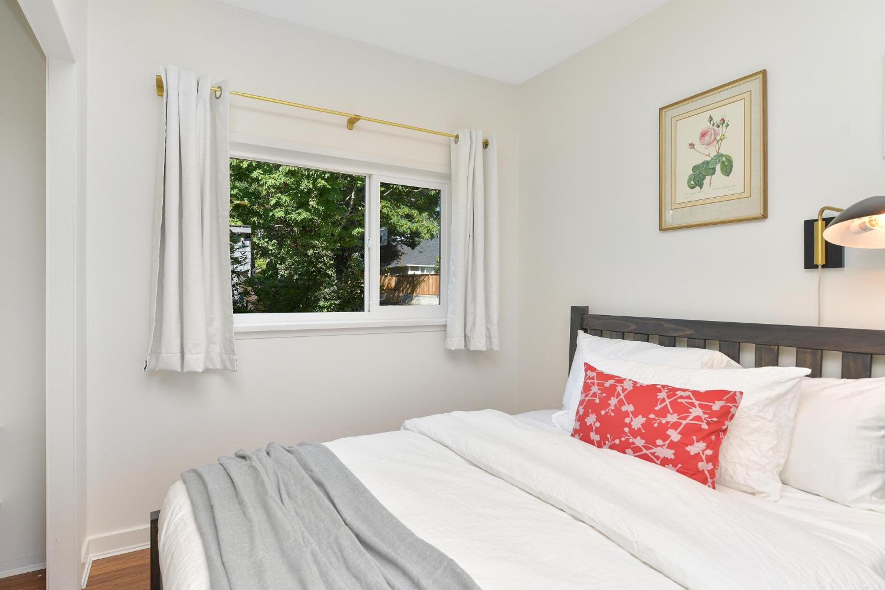 The Bayside Cottage by EMR Vacation Rentals
