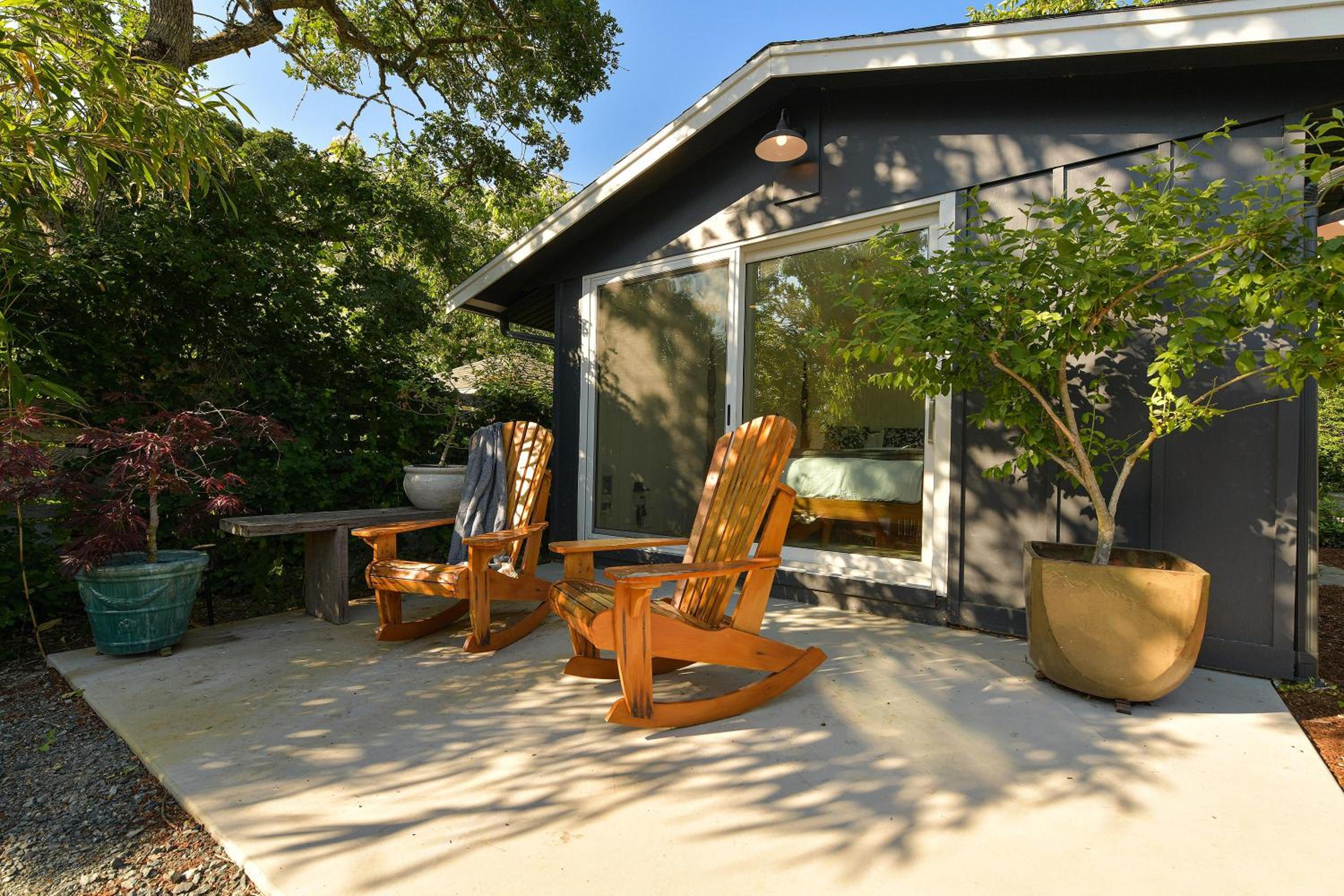 The Bayside Cottage by EMR Vacation Rentals