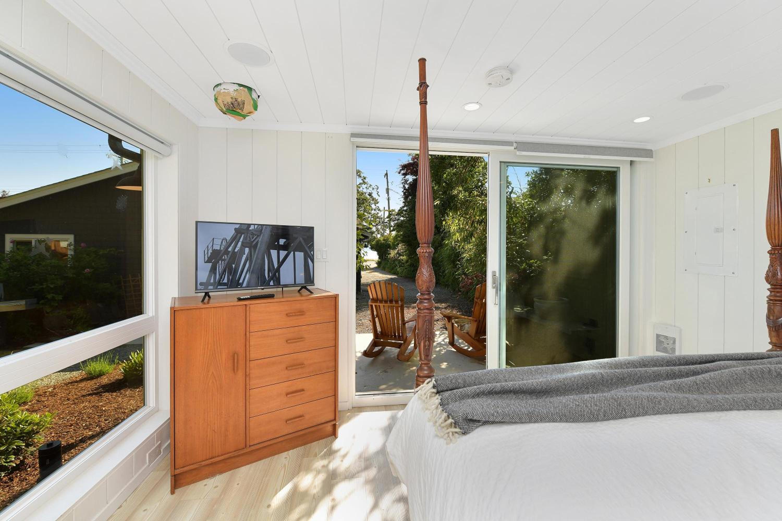 The Bayside Cottage by EMR Vacation Rentals