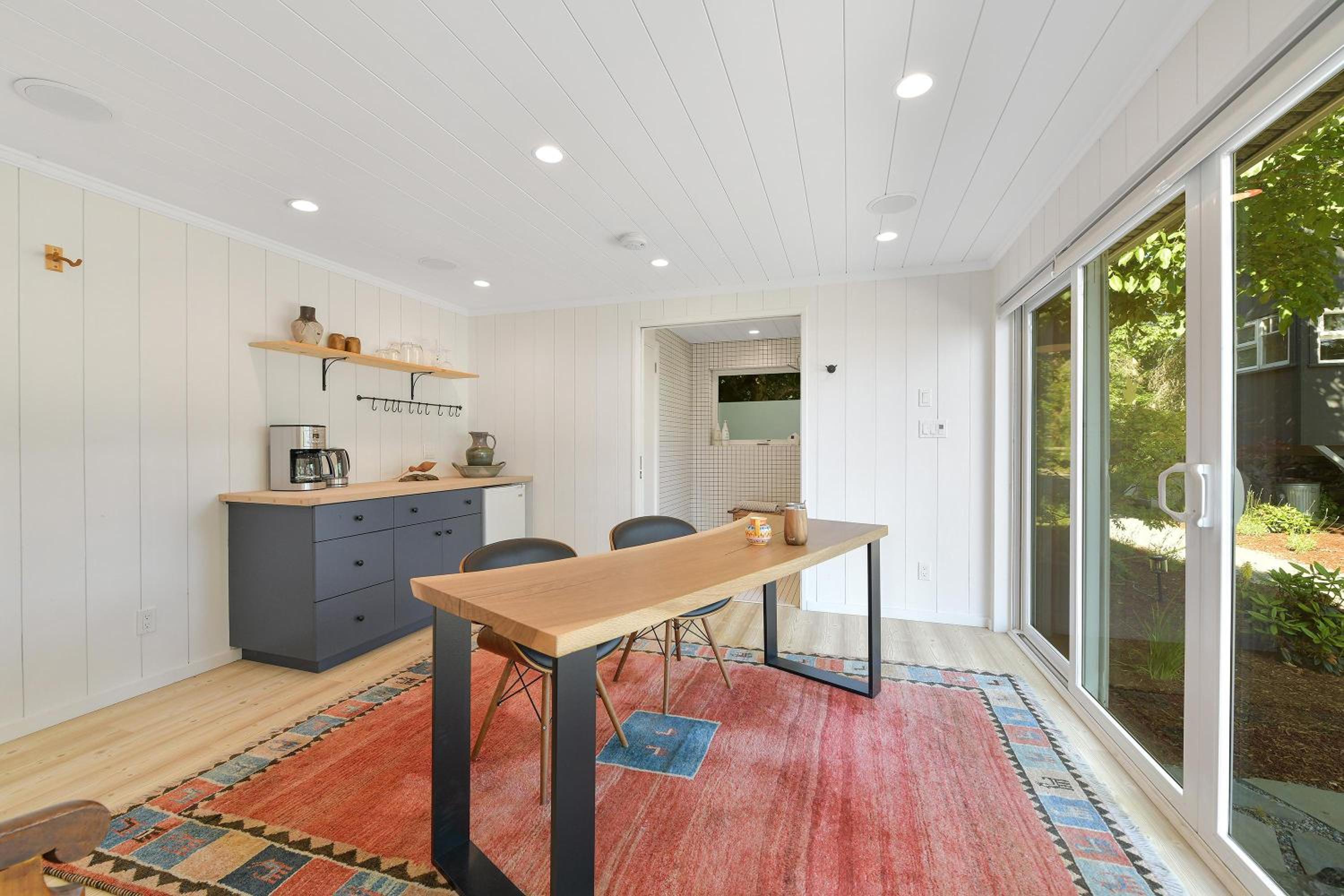 The Bayside Cottage by EMR Vacation Rentals