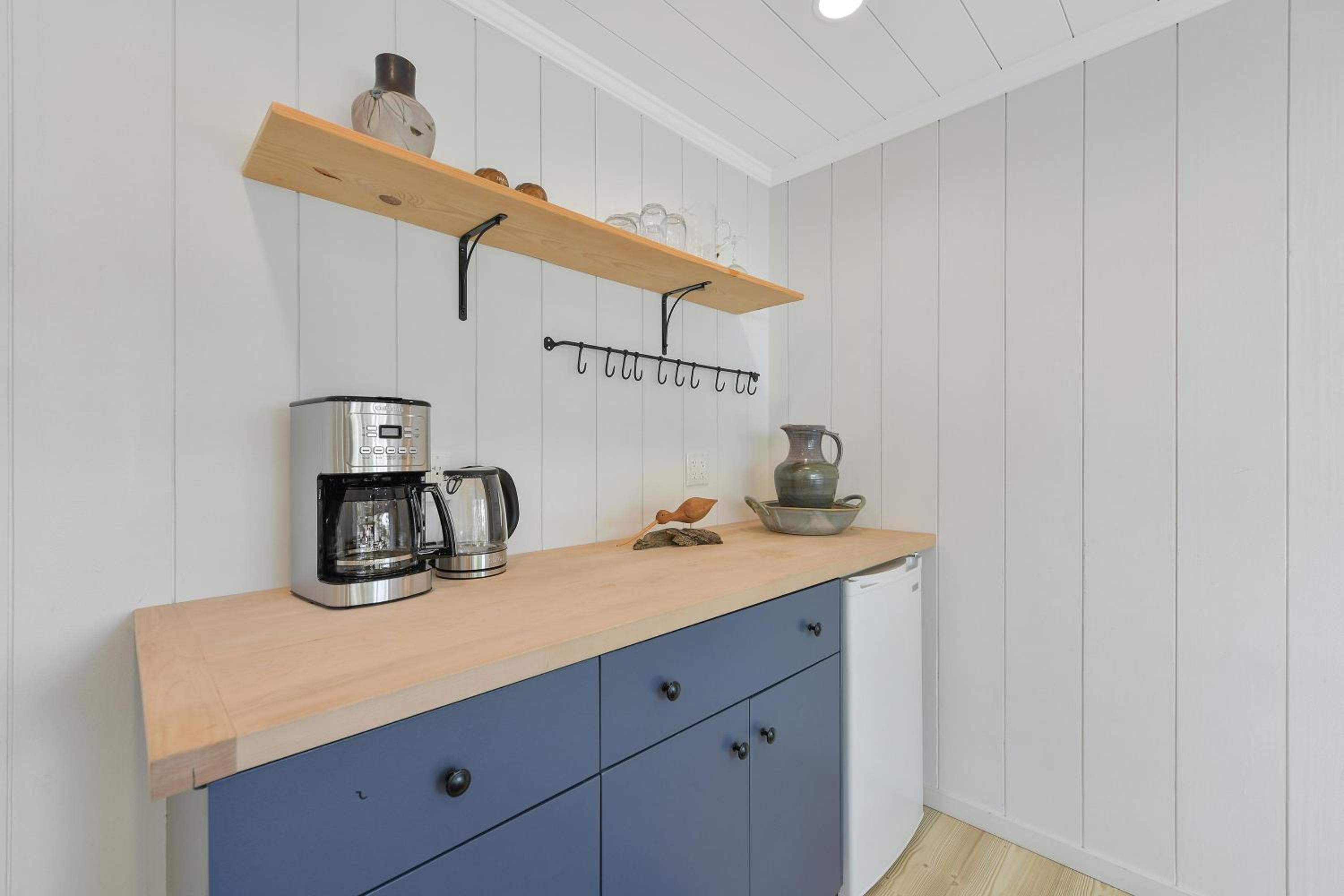 The Bayside Cottage by EMR Vacation Rentals