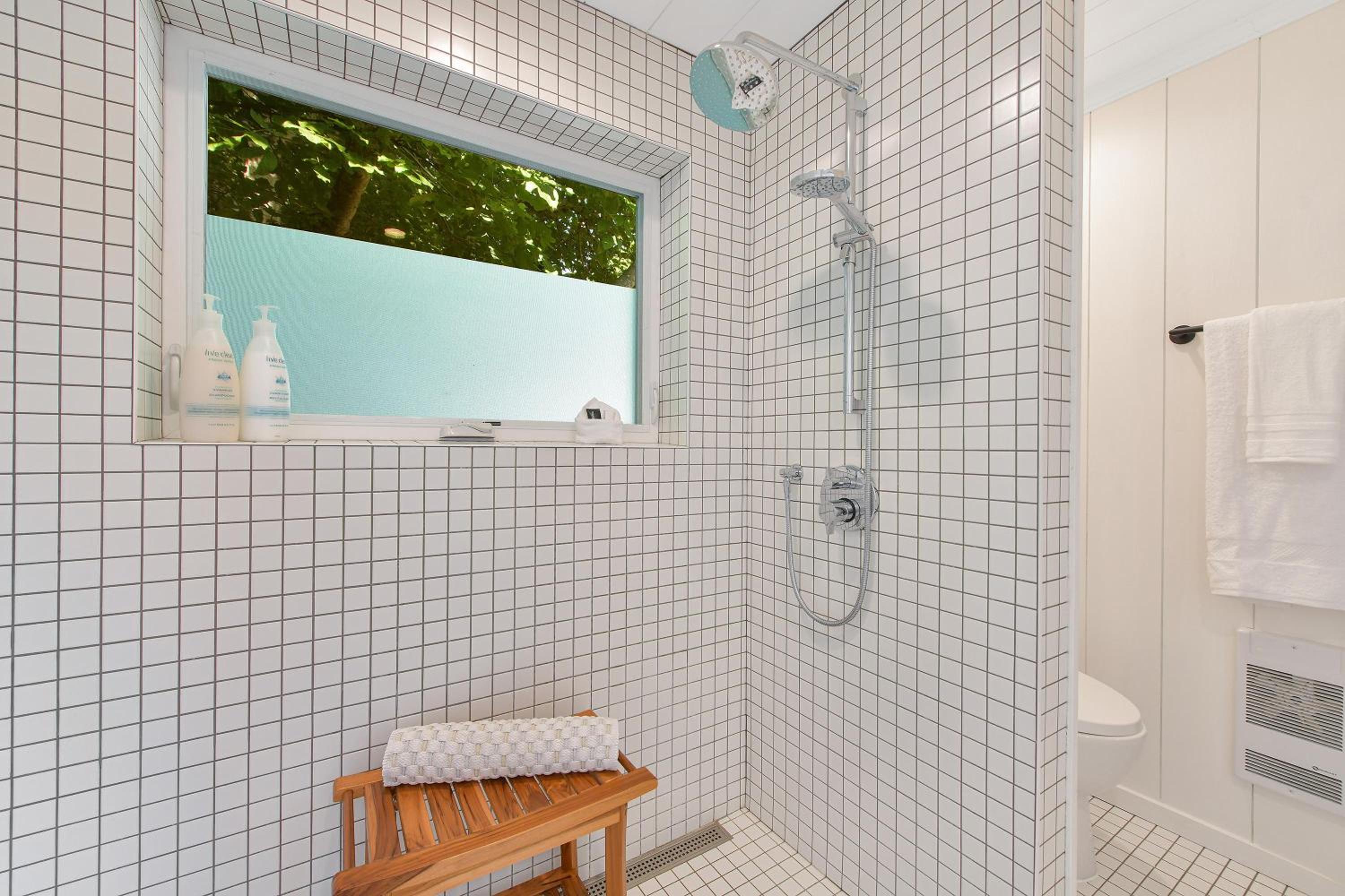 The Bayside Cottage by EMR Vacation Rentals