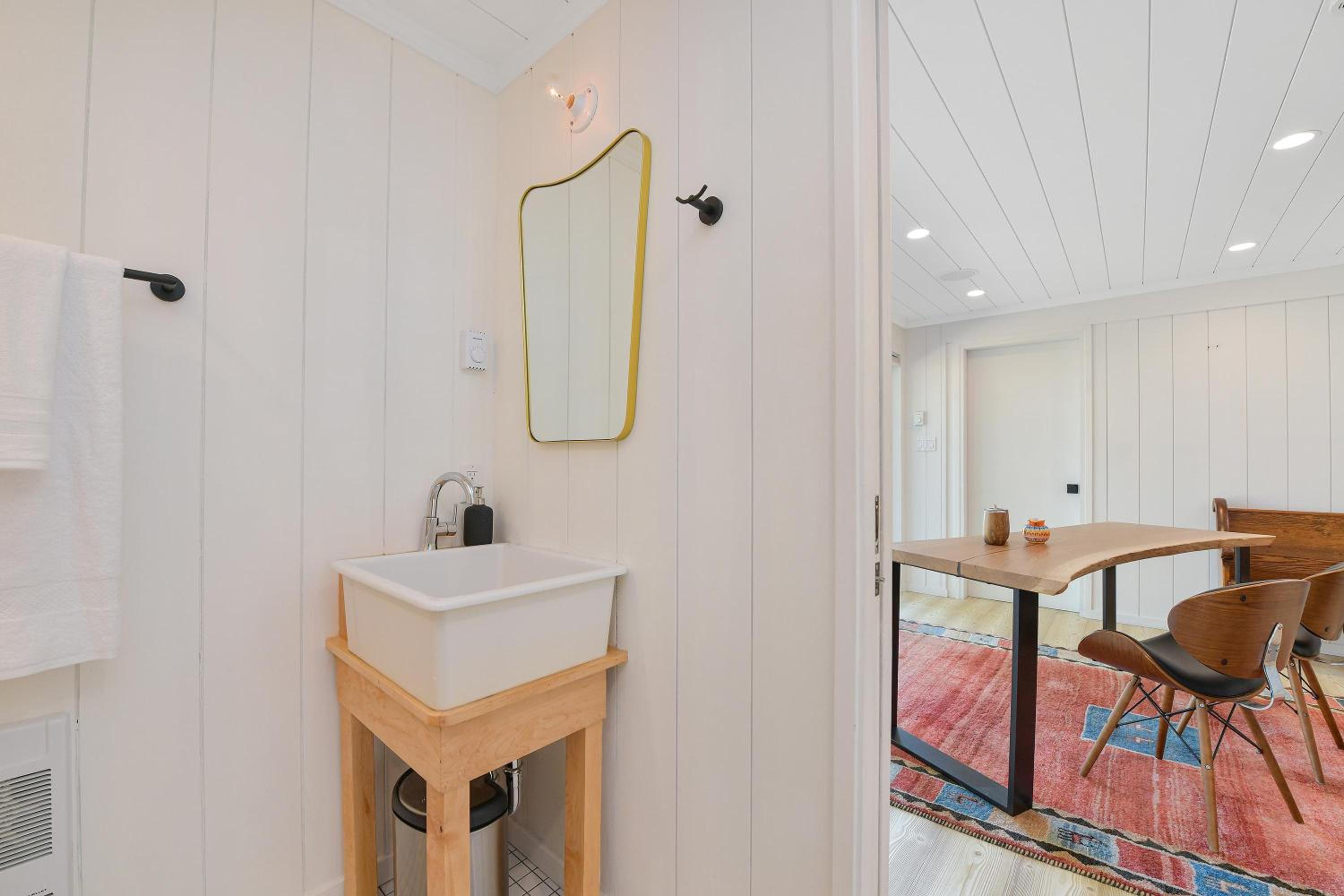 The Bayside Cottage by EMR Vacation Rentals
