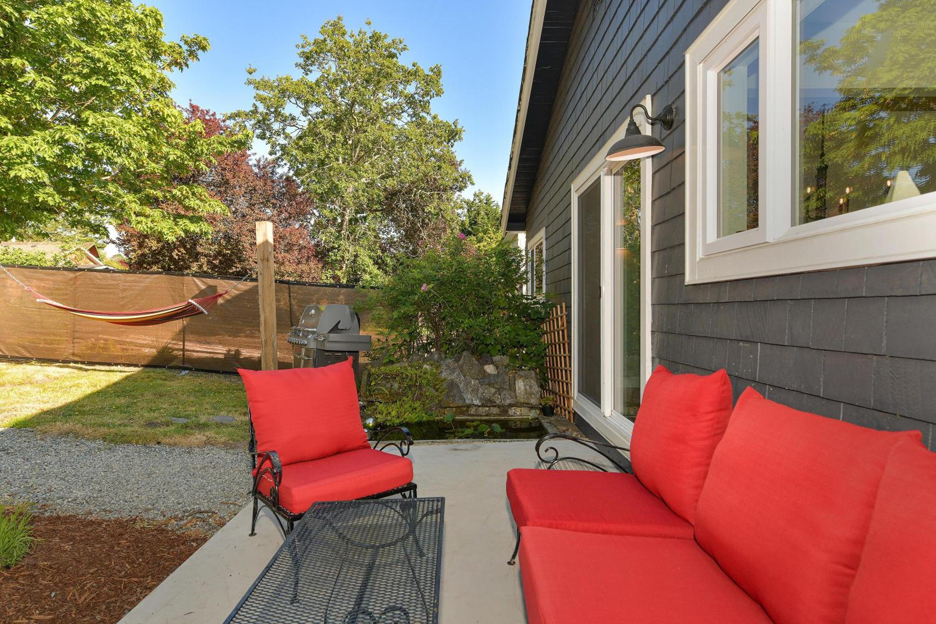 The Bayside Cottage by EMR Vacation Rentals