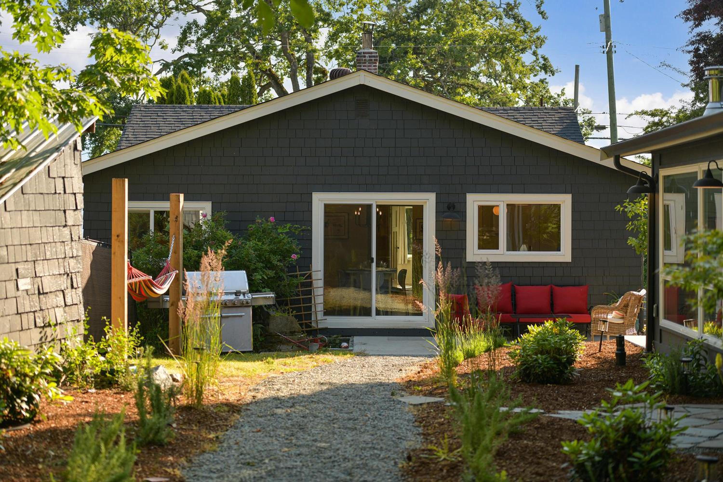 The Bayside Cottage by EMR Vacation Rentals