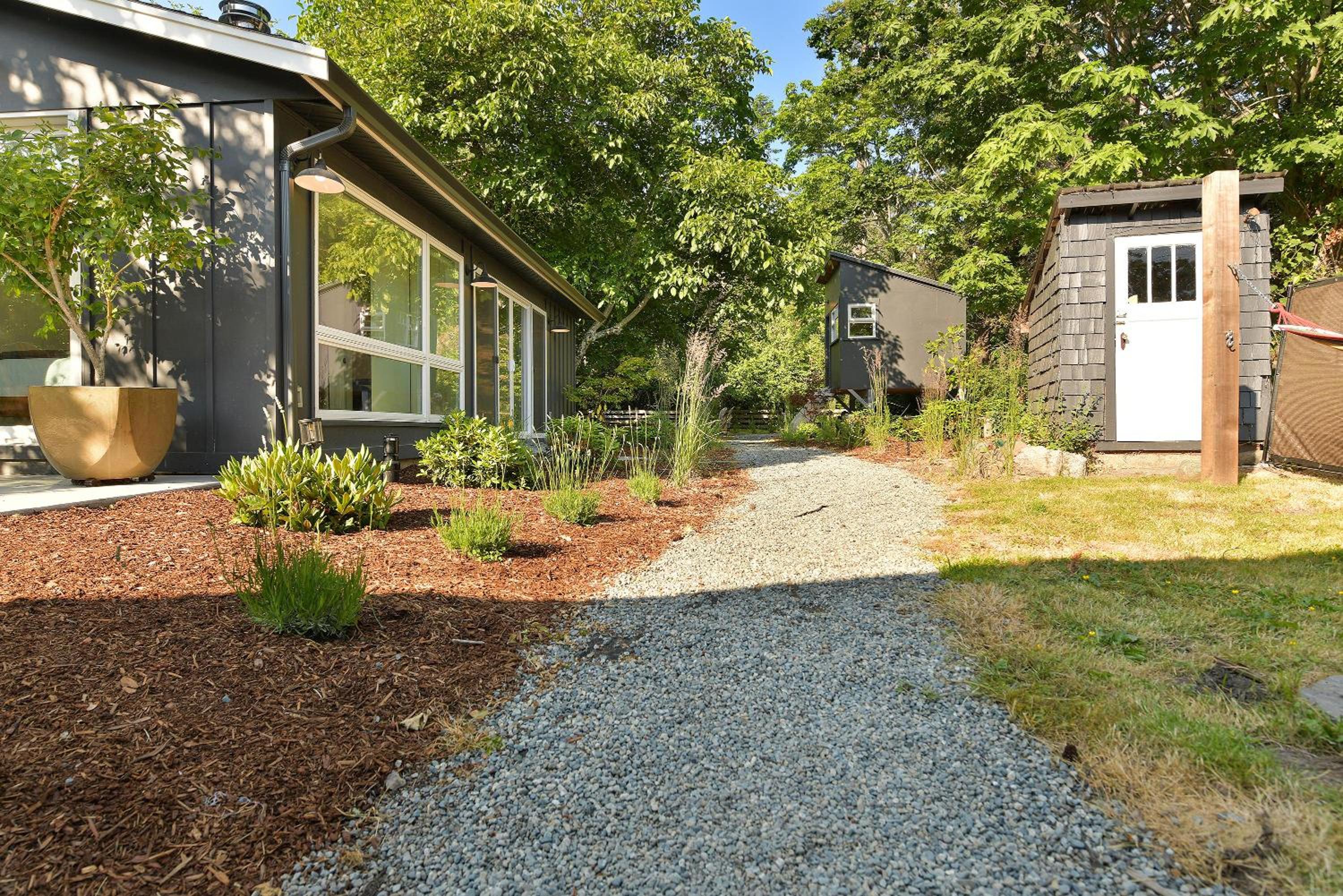 The Bayside Cottage by EMR Vacation Rentals
