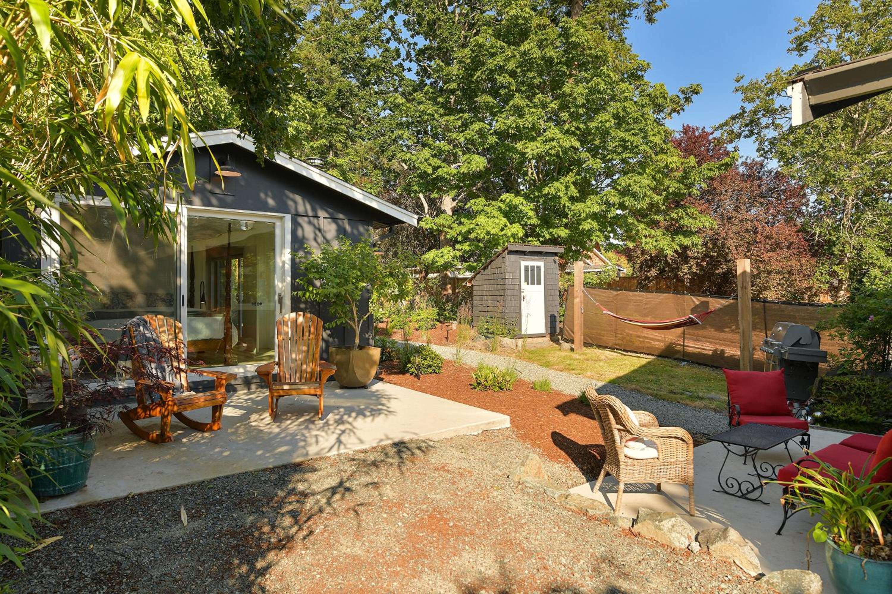 The Bayside Cottage by EMR Vacation Rentals