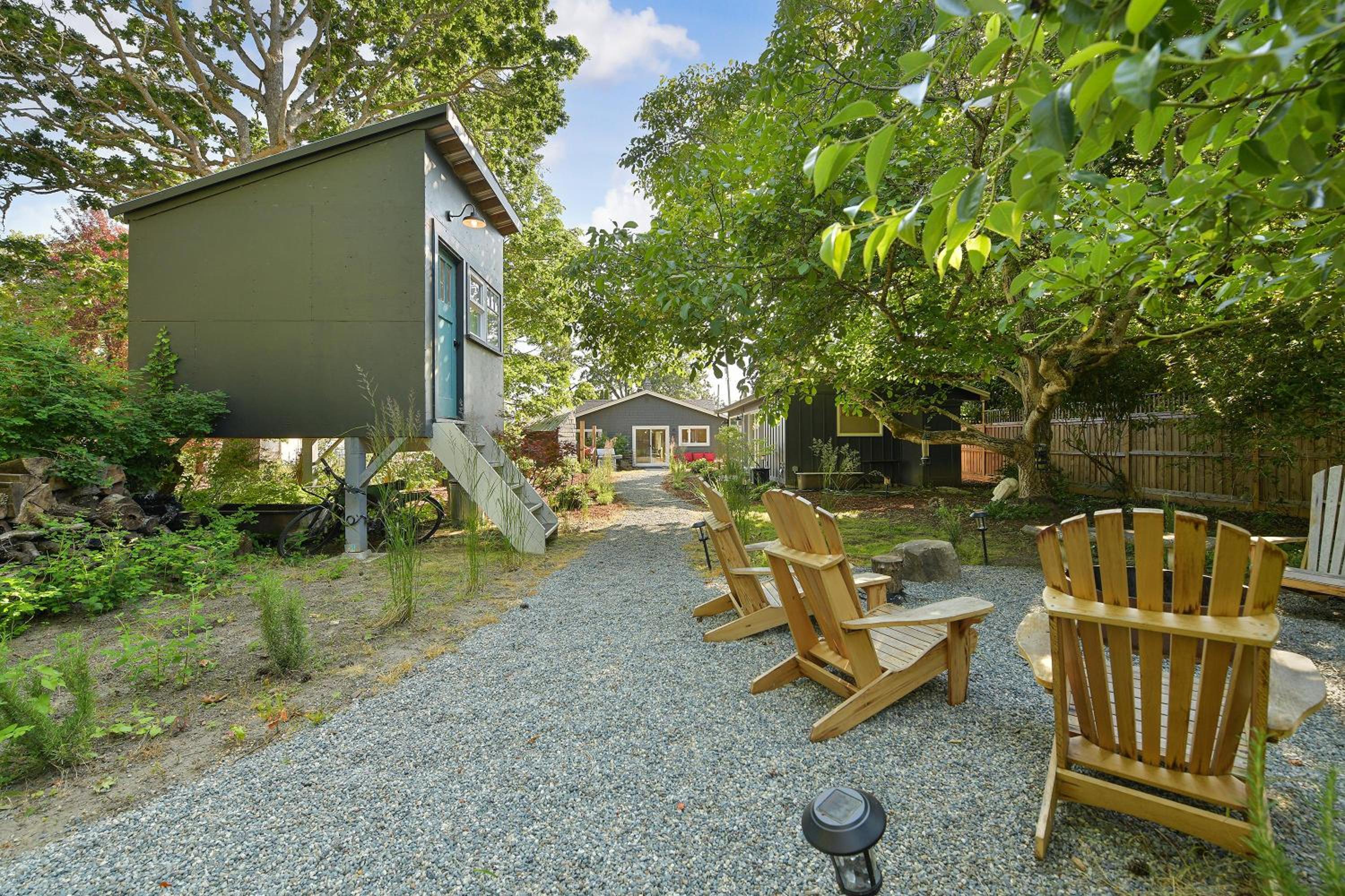 The Bayside Cottage by EMR Vacation Rentals