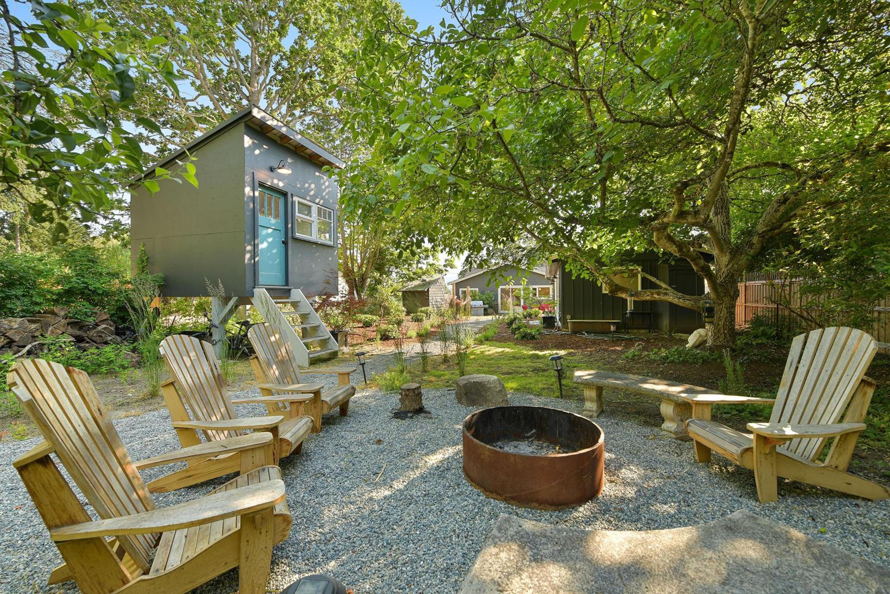 The Bayside Cottage by EMR Vacation Rentals