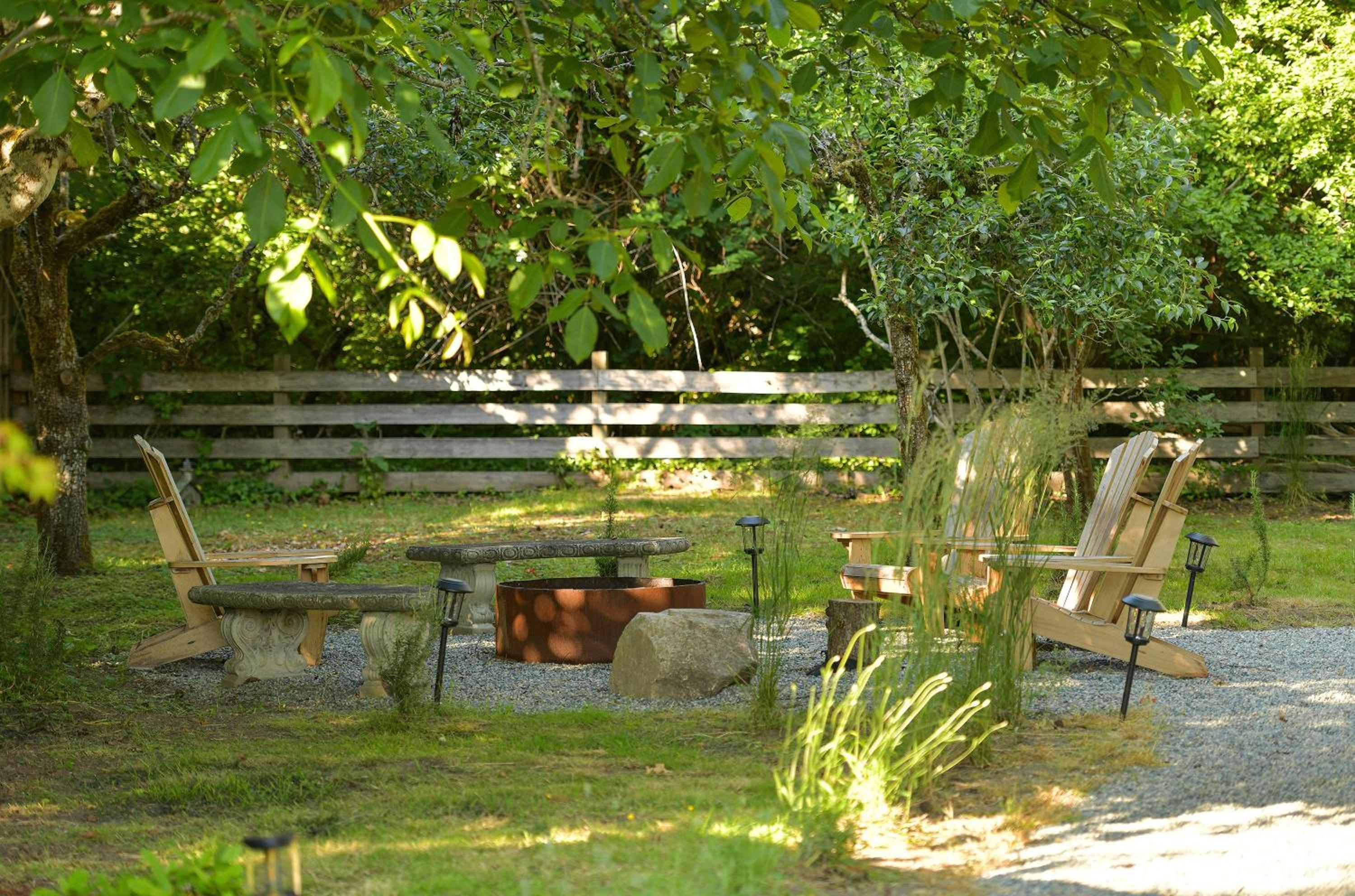 The Bayside Cottage by EMR Vacation Rentals