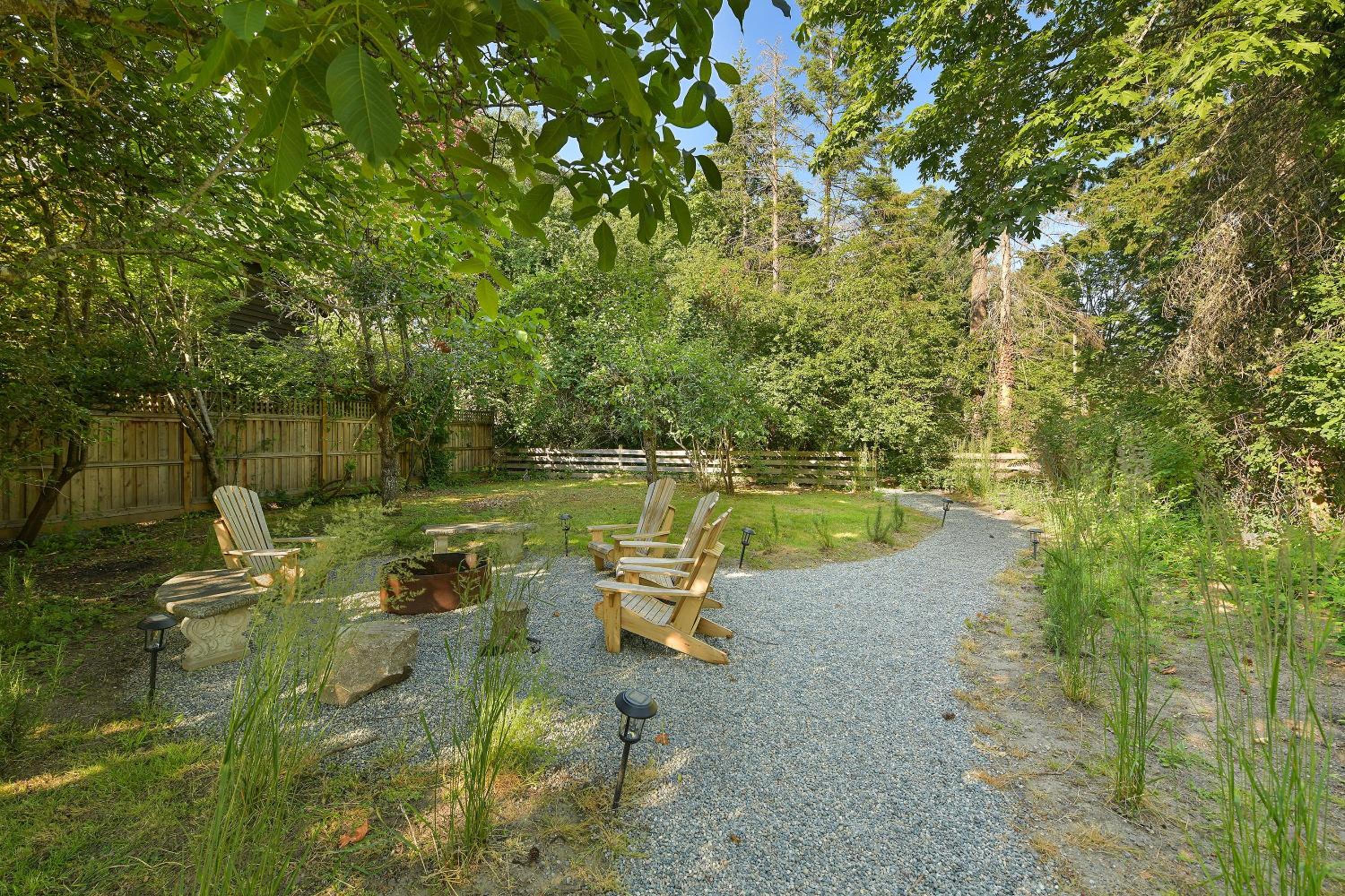 The Bayside Cottage by EMR Vacation Rentals
