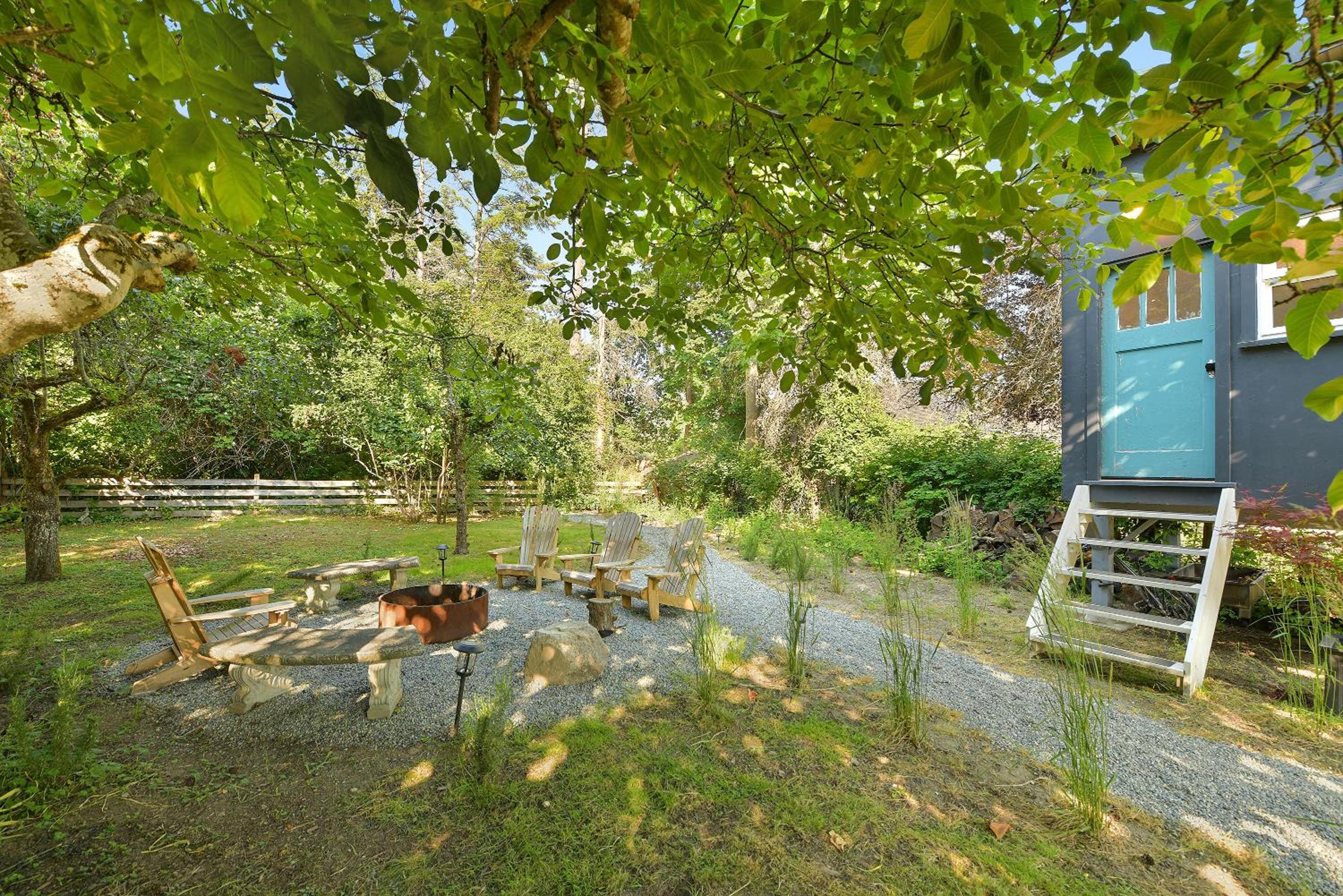 The Bayside Cottage by EMR Vacation Rentals