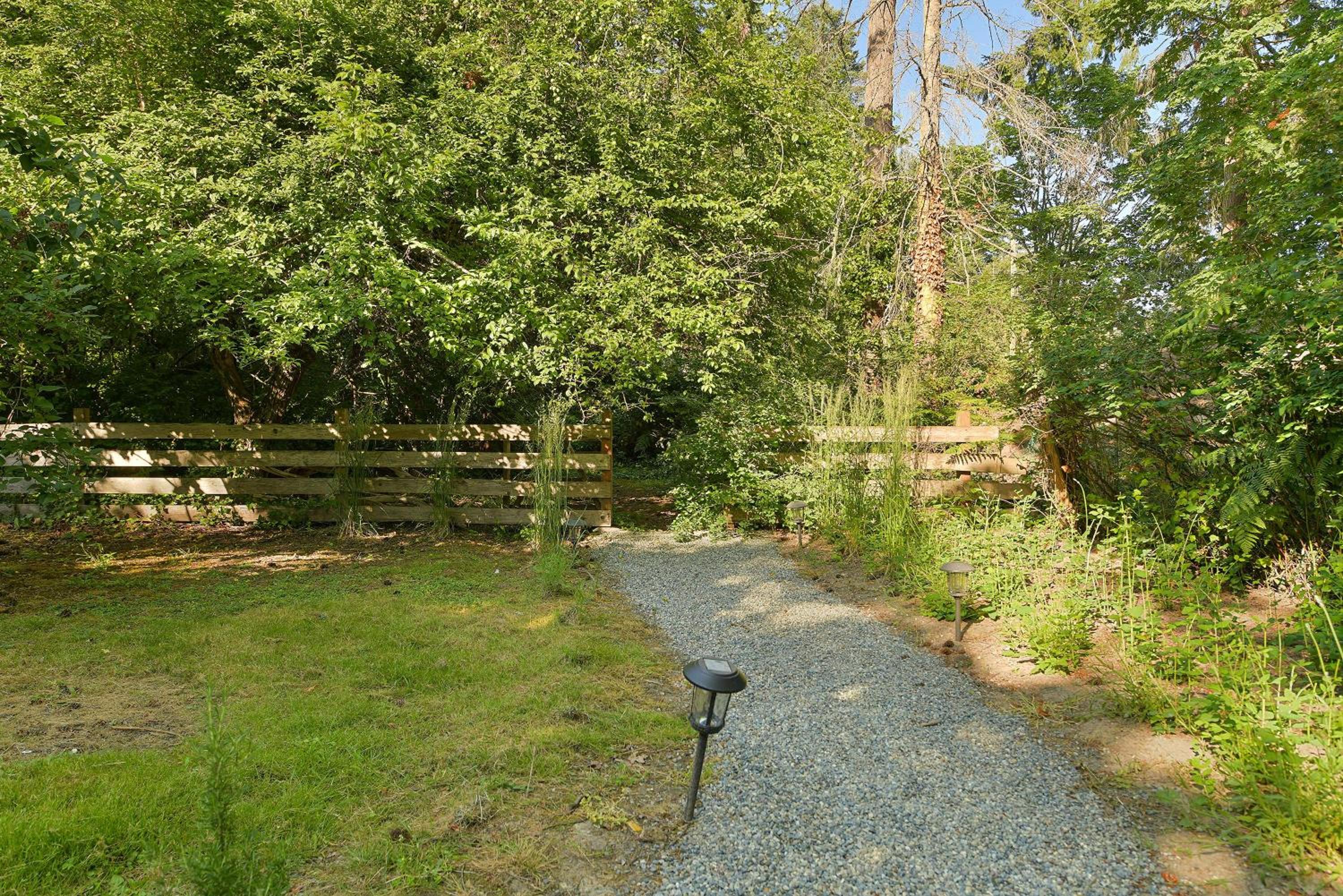 The Bayside Cottage by EMR Vacation Rentals