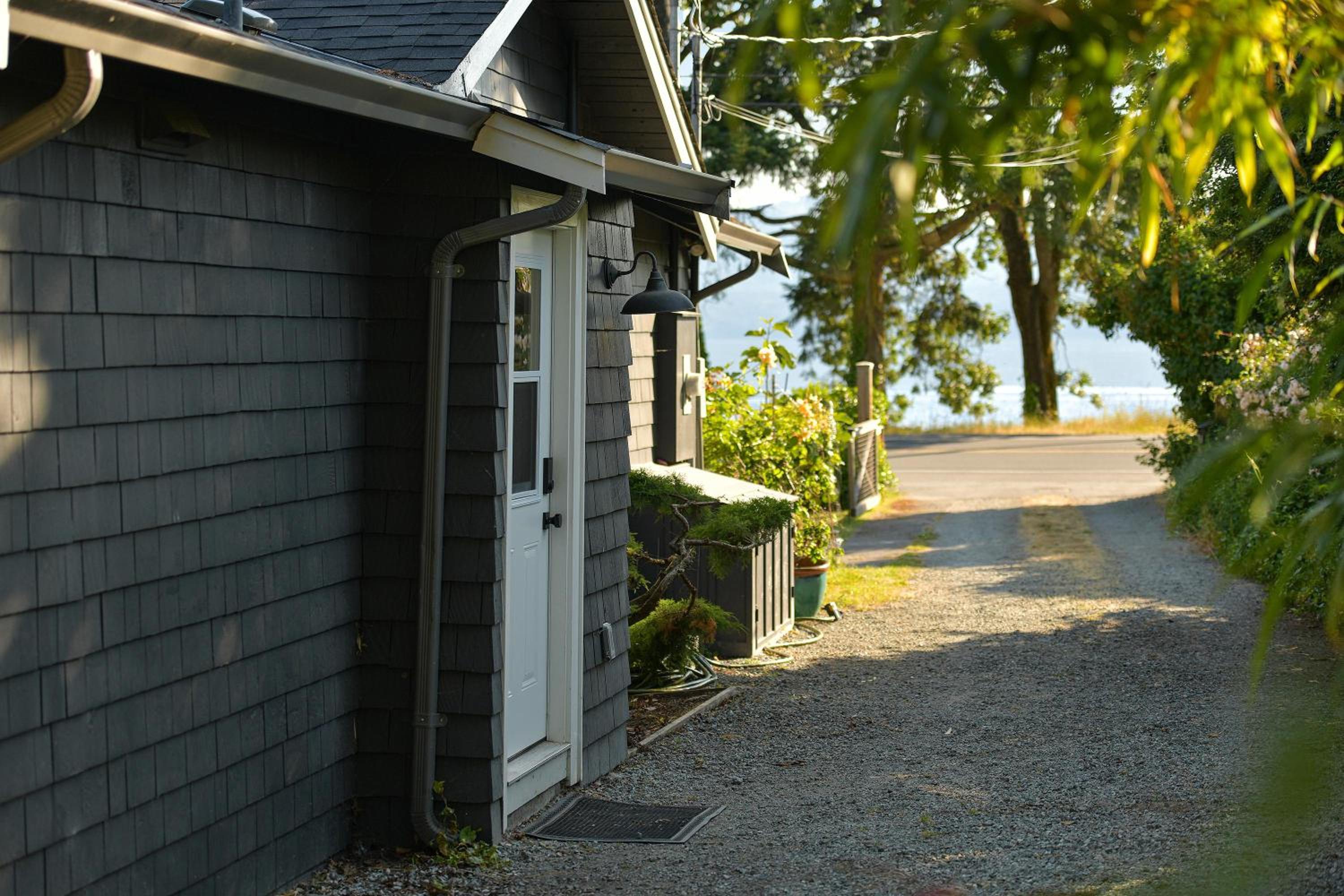 The Bayside Cottage by EMR Vacation Rentals