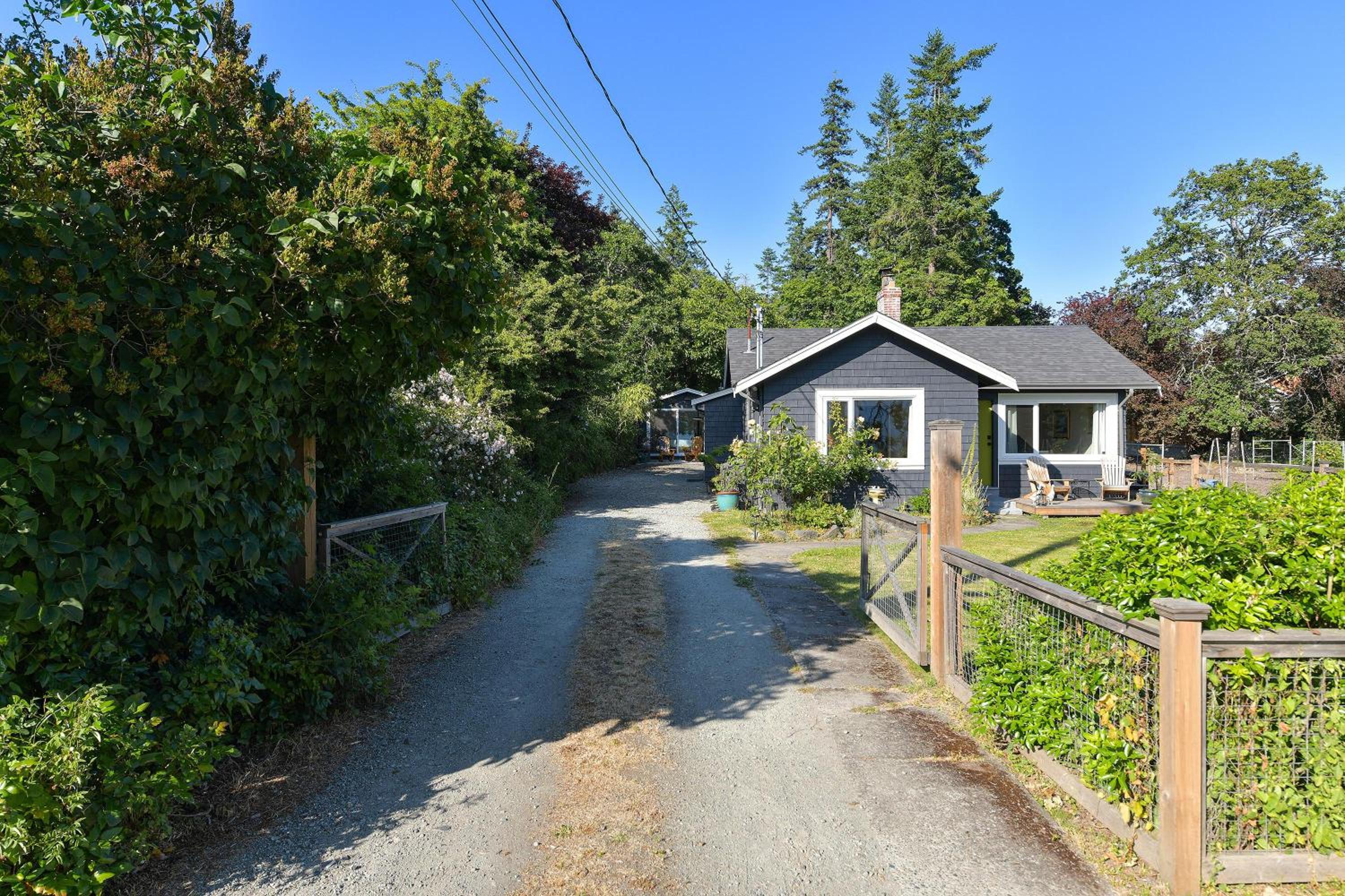 The Bayside Cottage by EMR Vacation Rentals