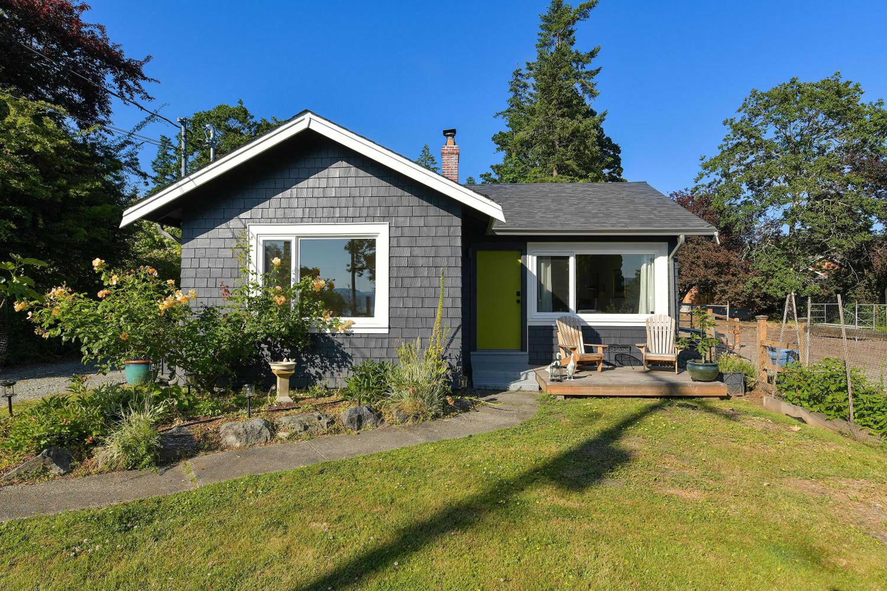 The Bayside Cottage by EMR Vacation Rentals
