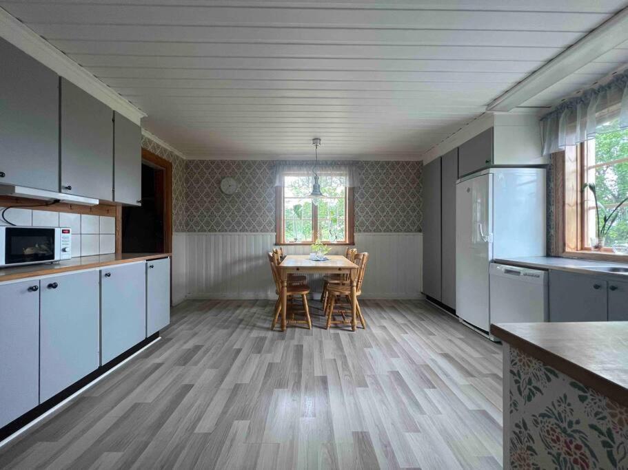 Sjönära lantgård i Bergslagen