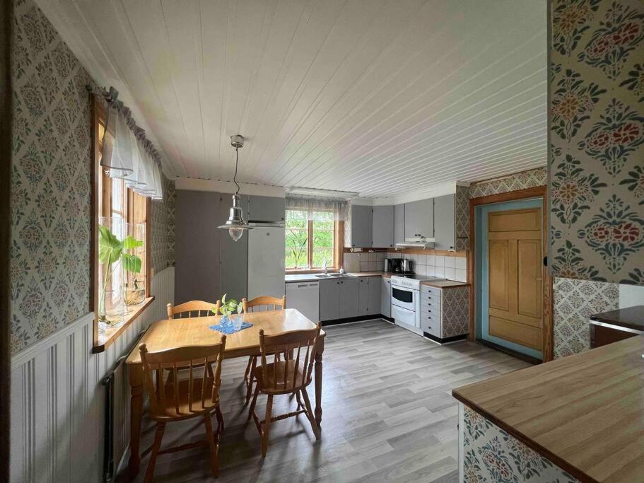 Sjönära lantgård i Bergslagen