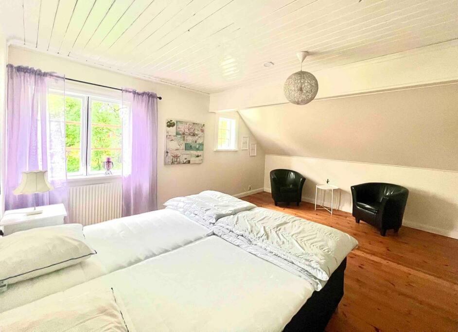 Sjönära lantgård i Bergslagen