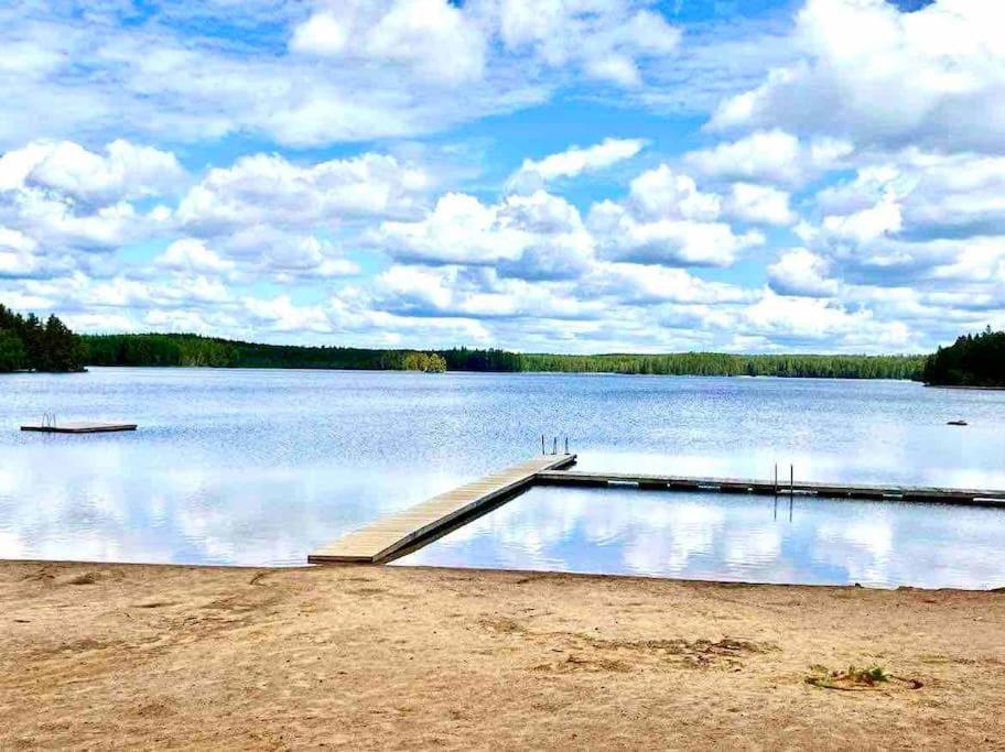 Sjönära lantgård i Bergslagen