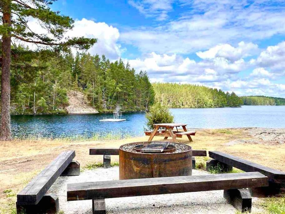 Sjönära lantgård i Bergslagen
