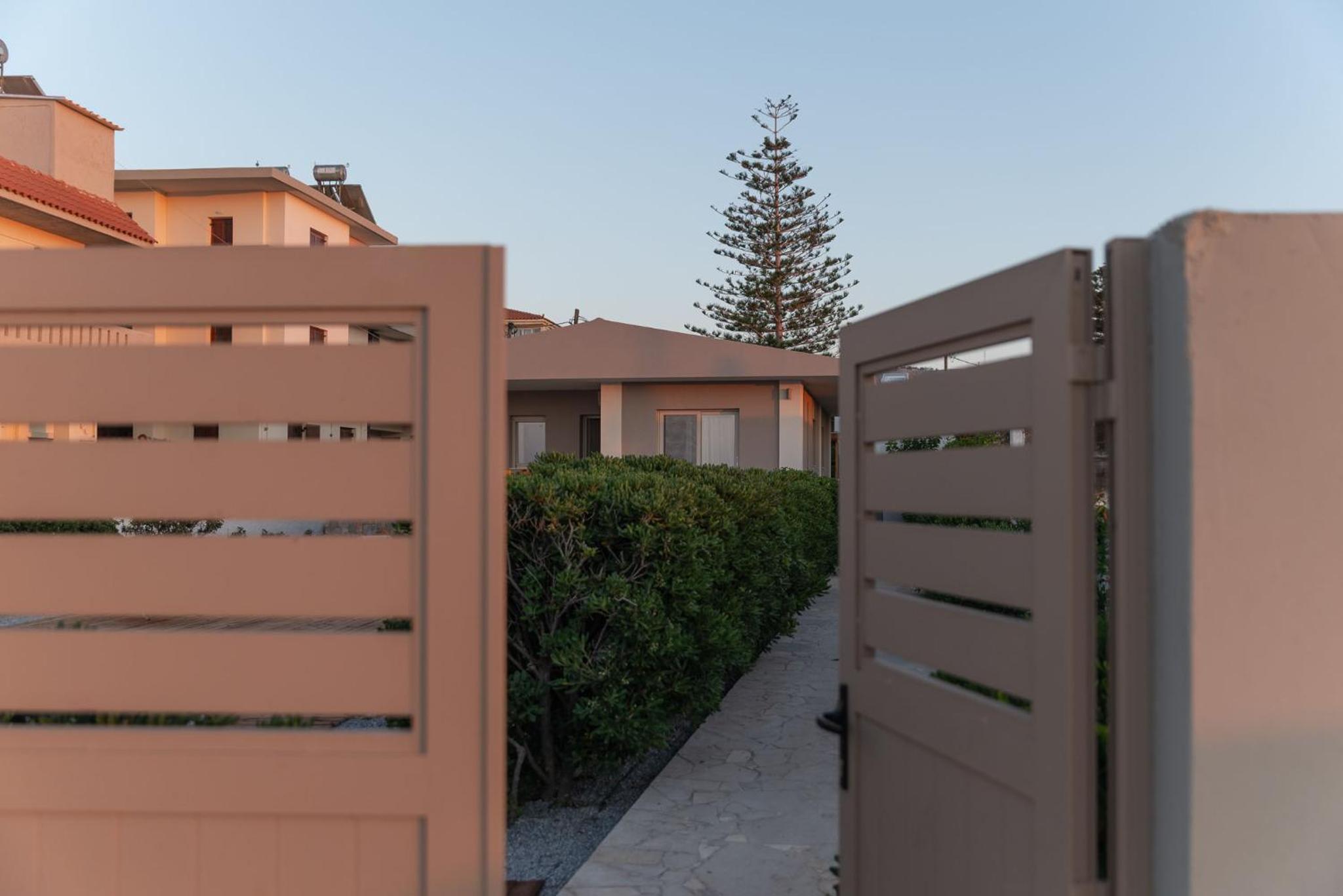 Aelia Seafront 2 Bdr Villa by Hospi Living