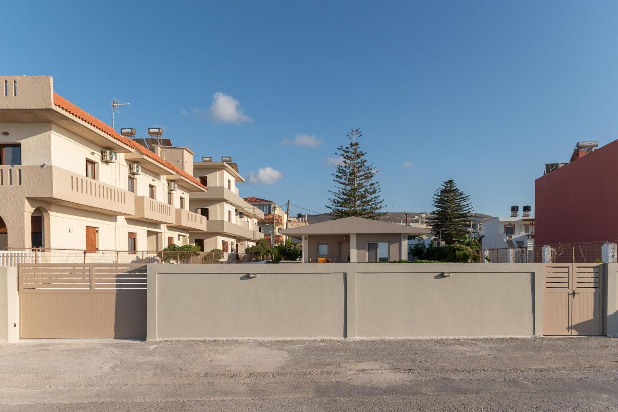 Aelia Seafront 2 Bdr Villa by Hospi Living