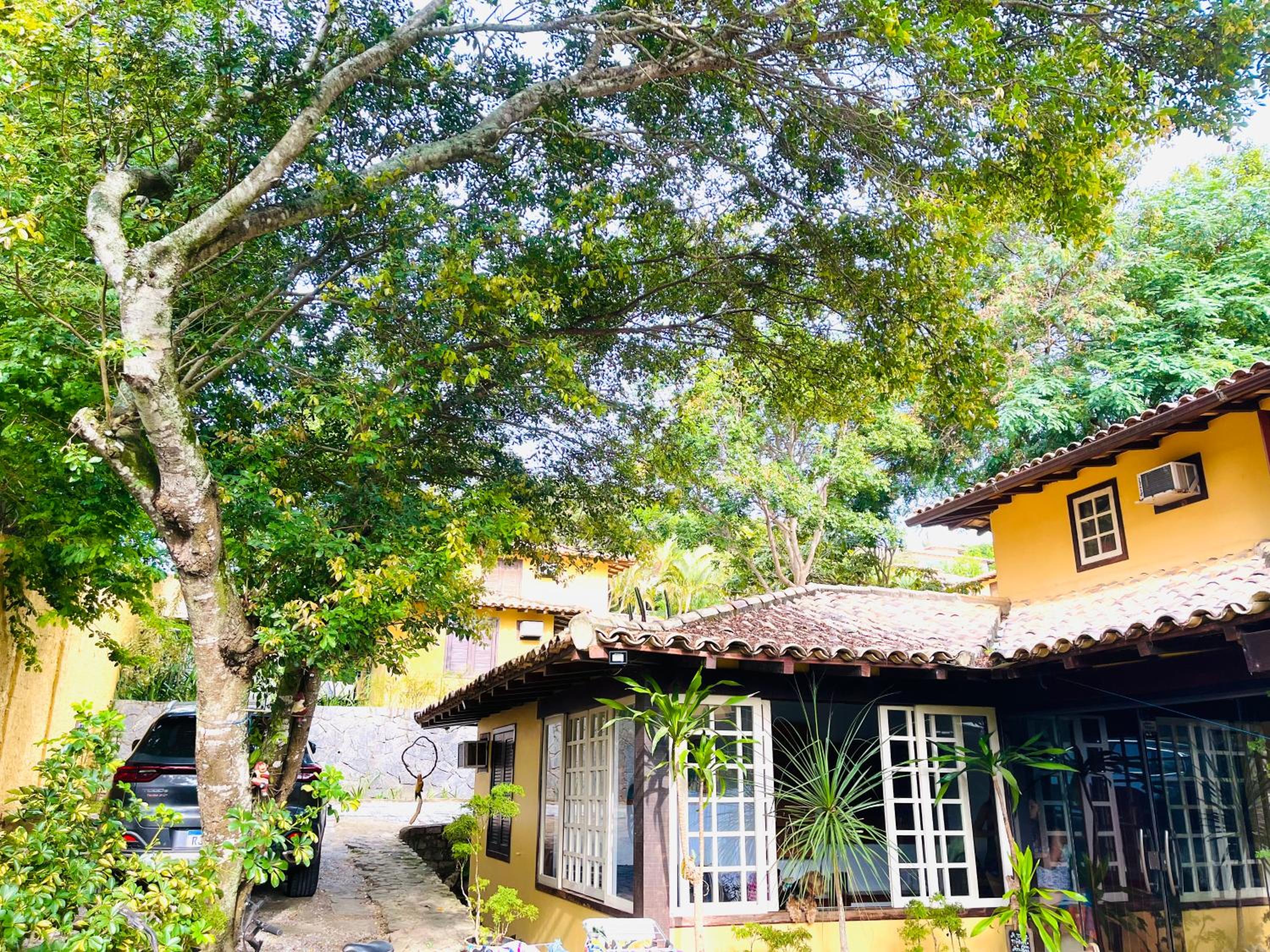 Búzios Praia da Ferradura Linda casa dentro de Condomínio com toda infraestrutura - água e luz inclusos na tarifa