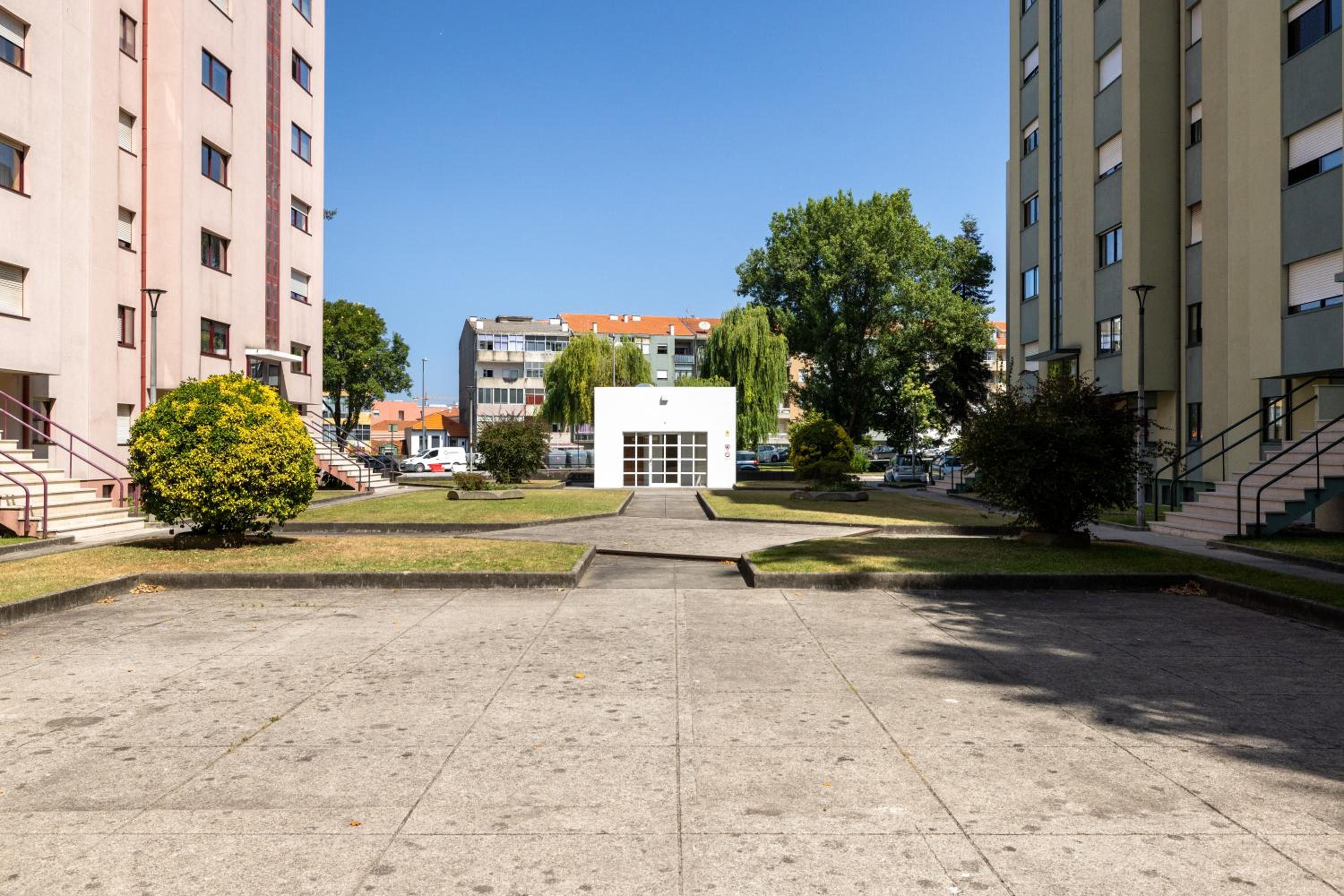 Boavista Premium with AC, Terrace- parking ,supermarket and metro T3 view 3