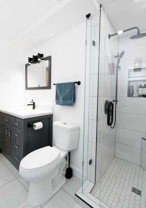 Lovely 1 Bedroom Suite Near Town