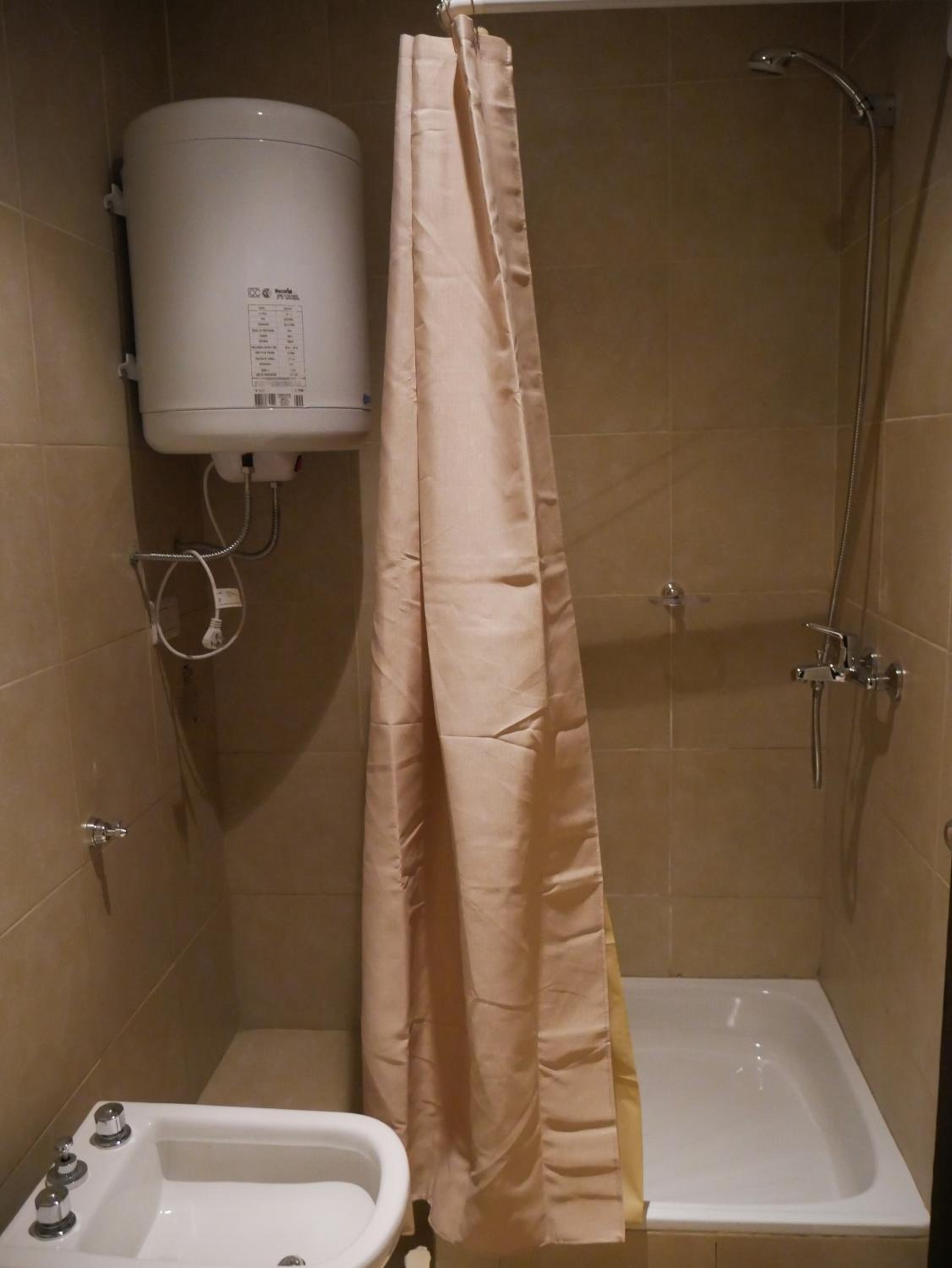 Habitación Privada en Edificio de Departamentos